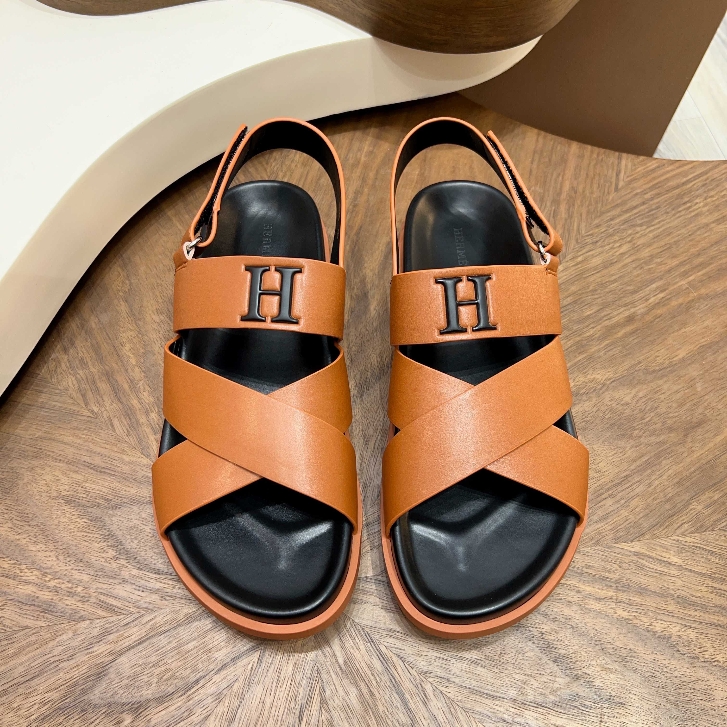 Сандалии мужские в стиле Hermès коричневого цвета