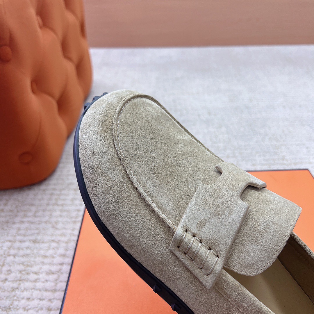 Лоферы мужские в стиле Hermès светло-бежевого цвета