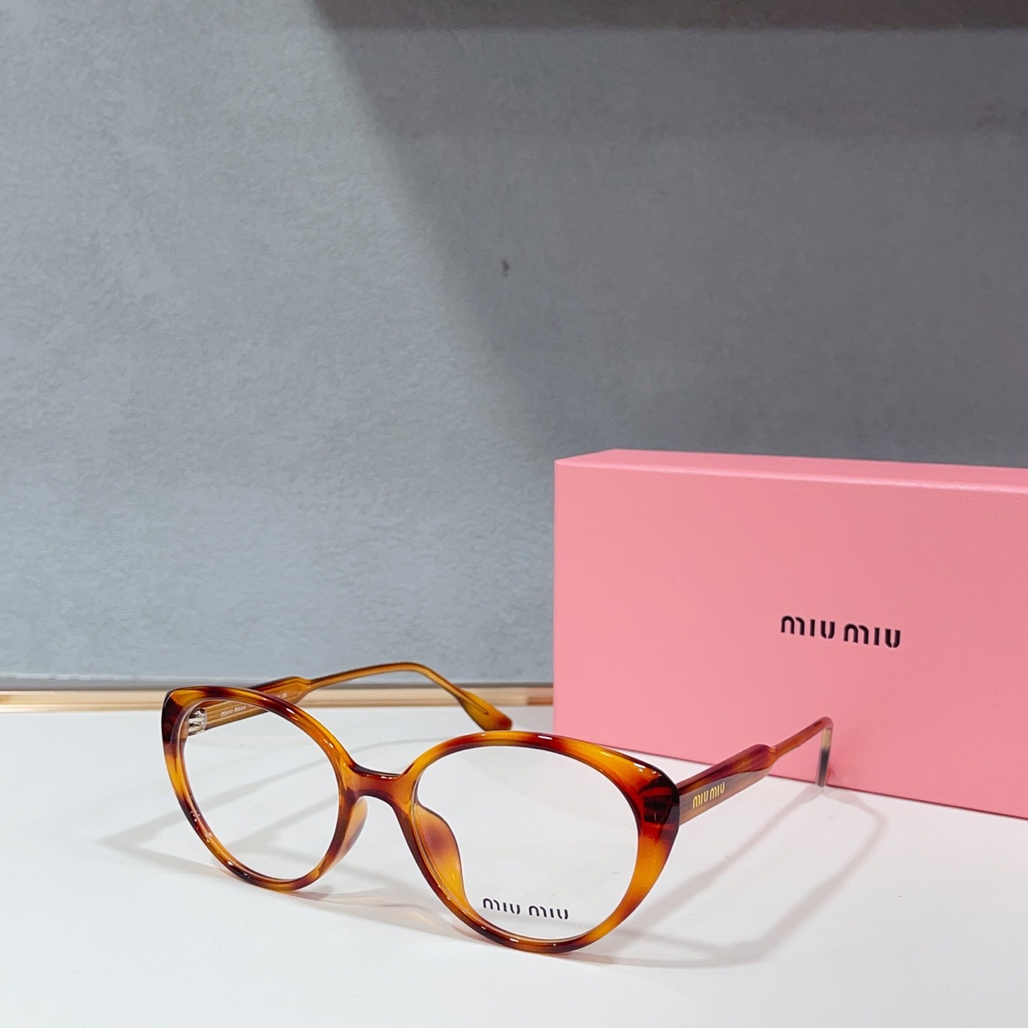 Очки женские в стиле Miu Miu круглой формы