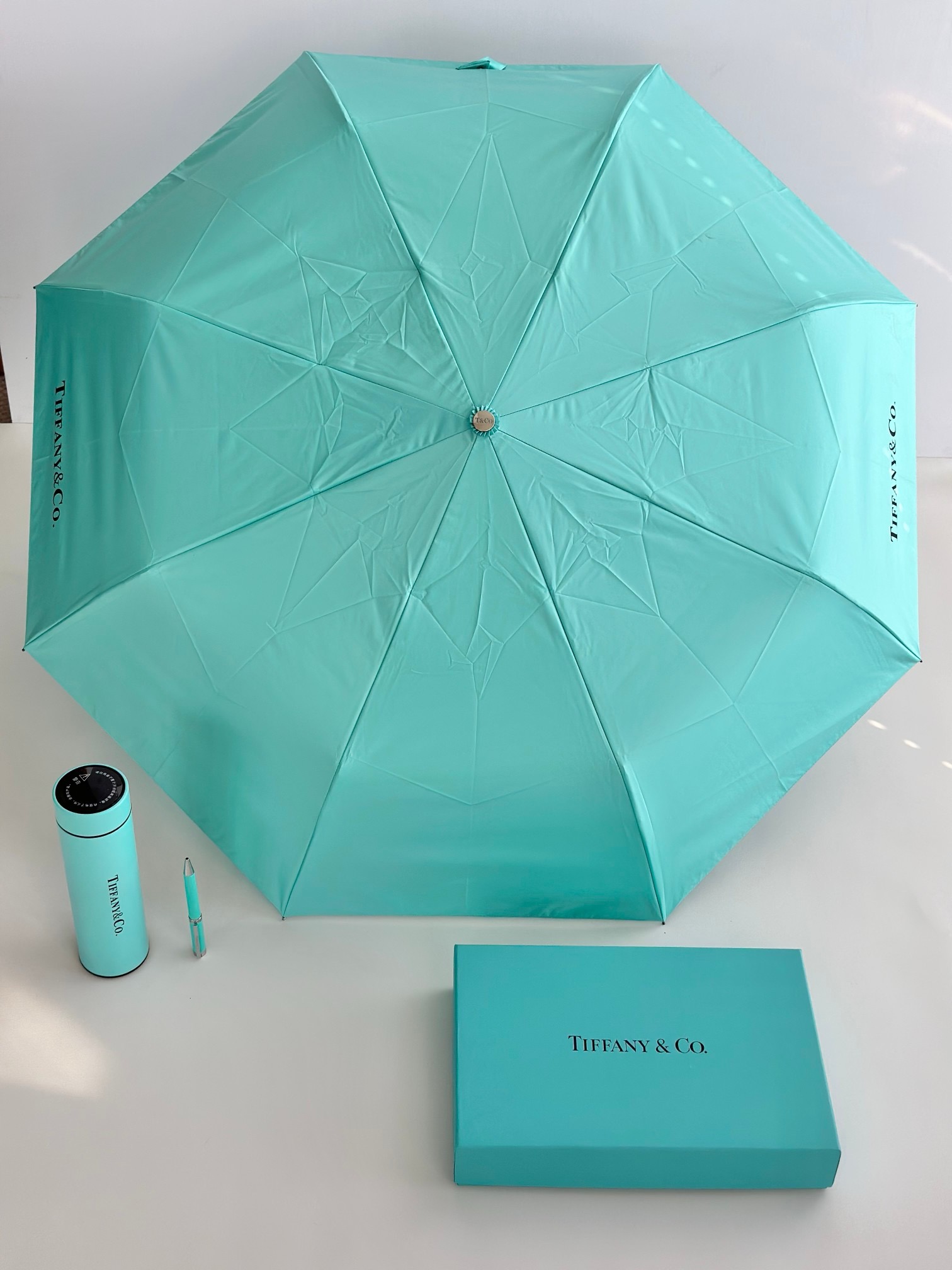 Подарочный набор Tiffany & Co. с термокружкой и зонтом