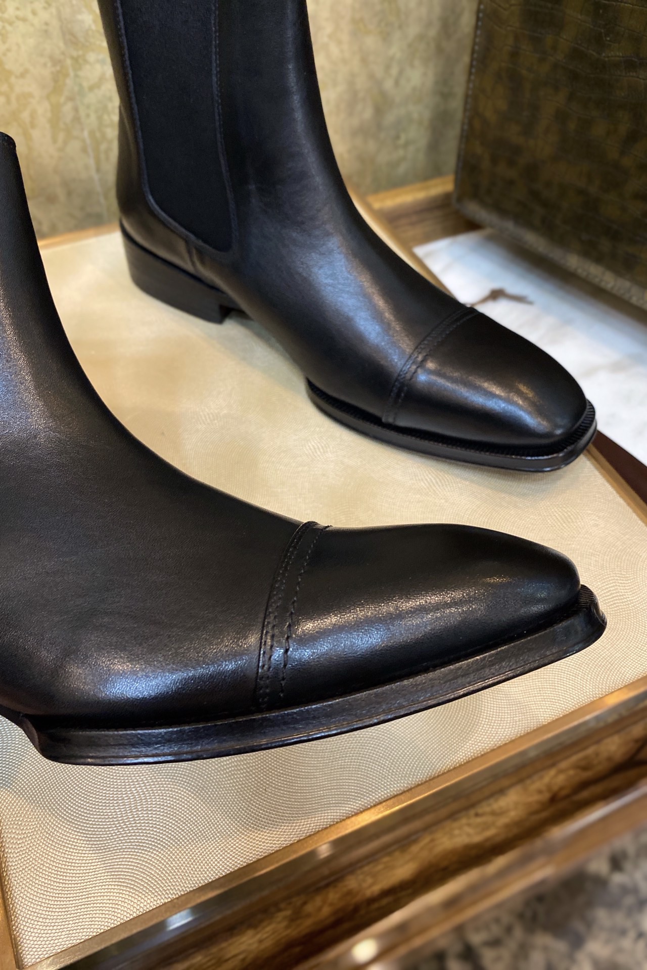 Ботинки мужские в стиле Tom Ford челси из натуральной кожи черного цвета
