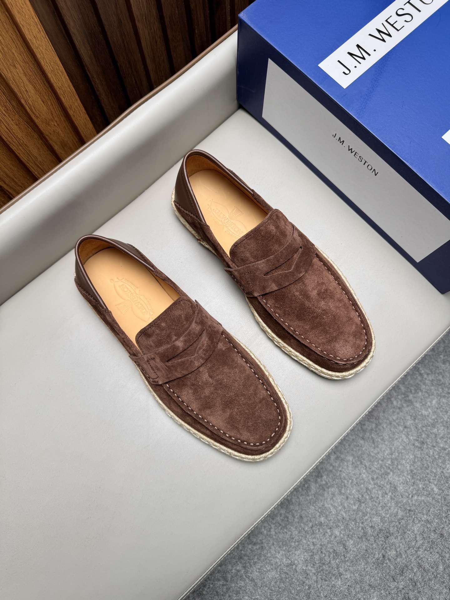 Лоферы мужские в стиле J.M. Weston светло-коричневого цвета