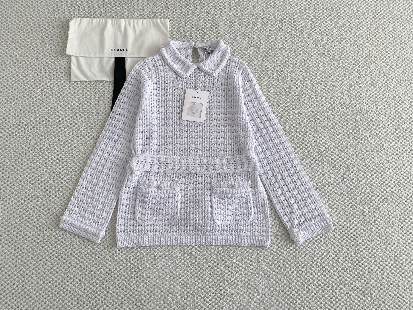 Кардиган женский в стиле Chanel с ажурной вязкой и воротником белого цвета