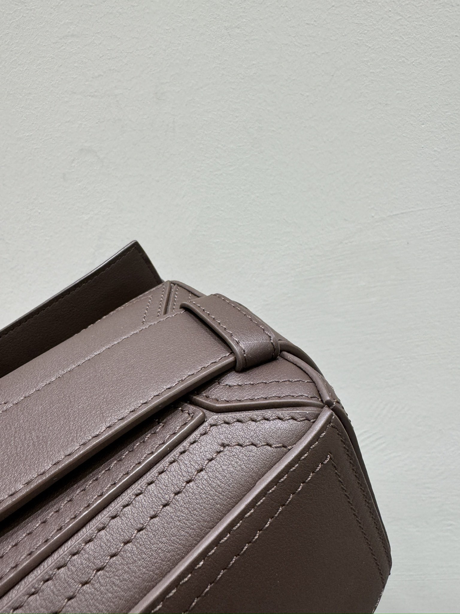 Сумка женская в стиле Loewe Biker Puzzle коричневого цвета