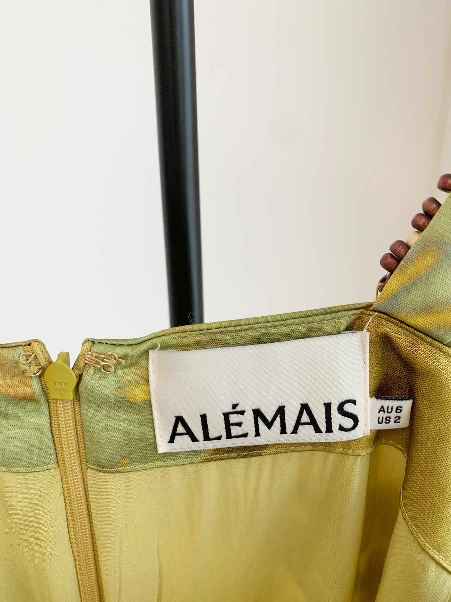 Платье женское Alemais жёлто-зелёного цвета с бисерными бретелями