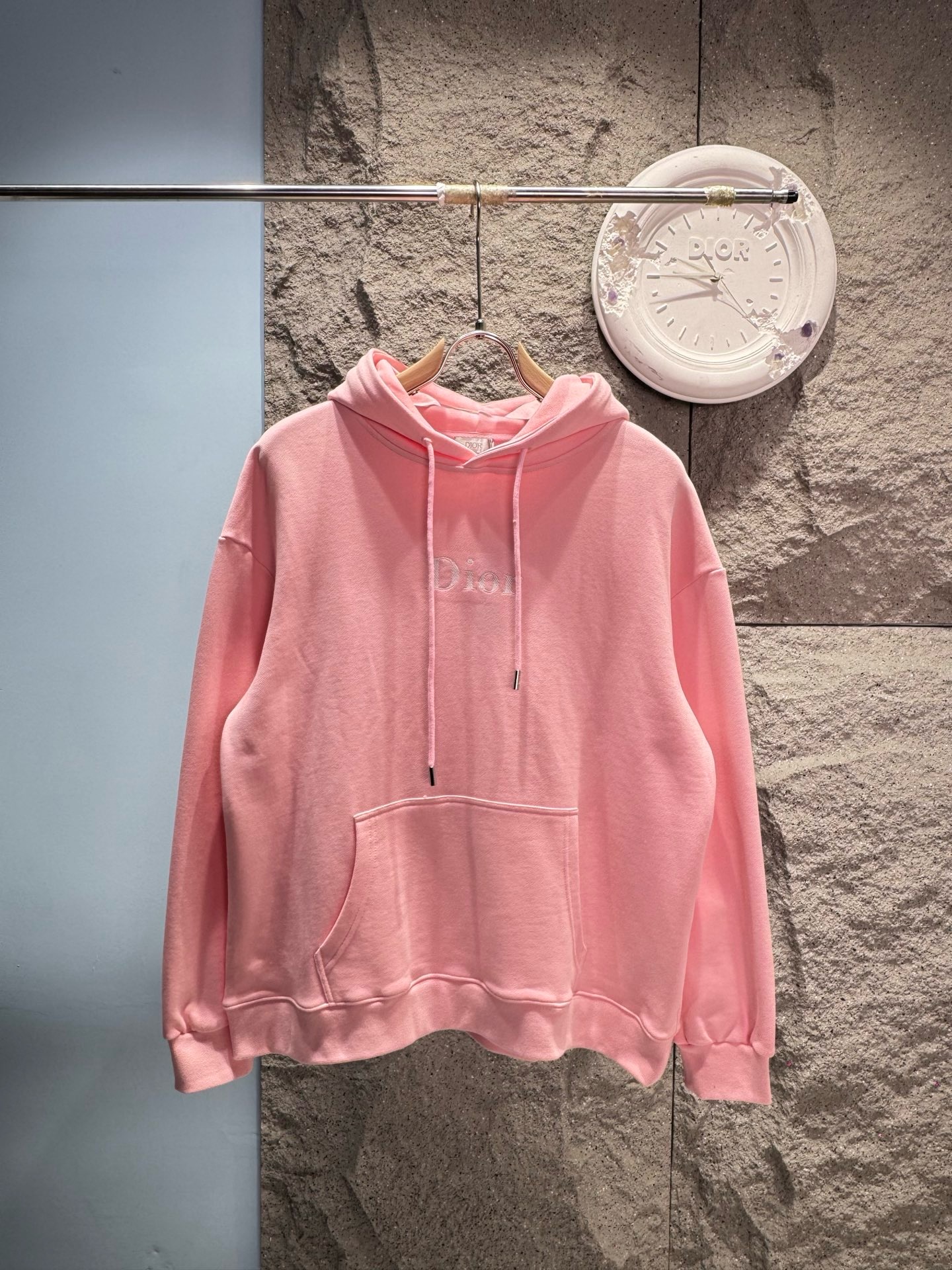 Худи мужское Dior Hooded Sweatshirt with Dior Embroidery розового цвета