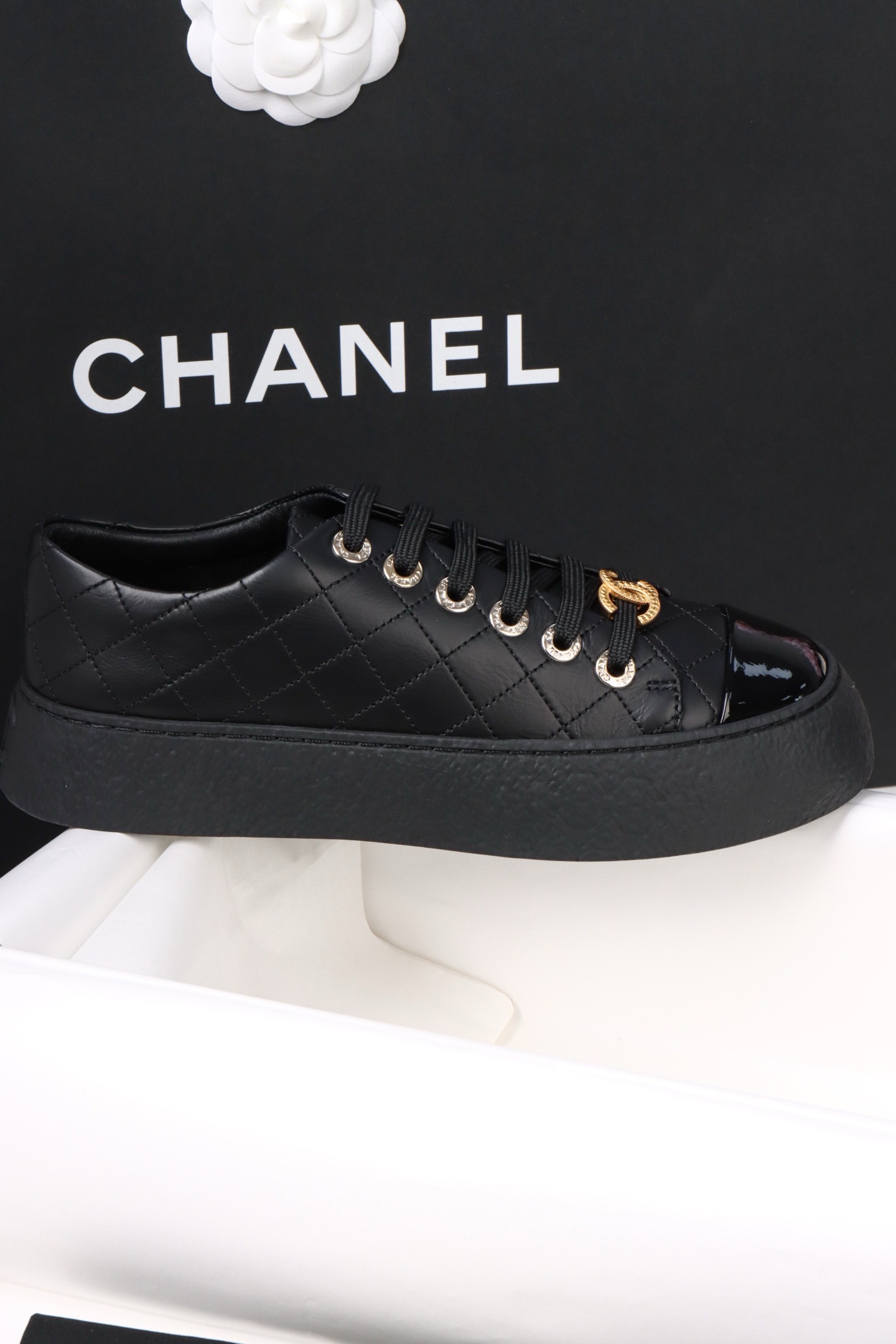 Кеды женские Chanel 25A из натуральной кожи черного цвета