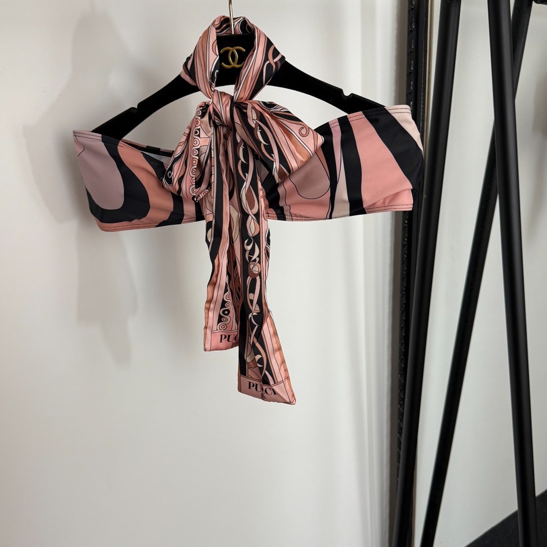 Купальник женский в стиле Emilio Pucci раздельный розового цвета с принтом и платком