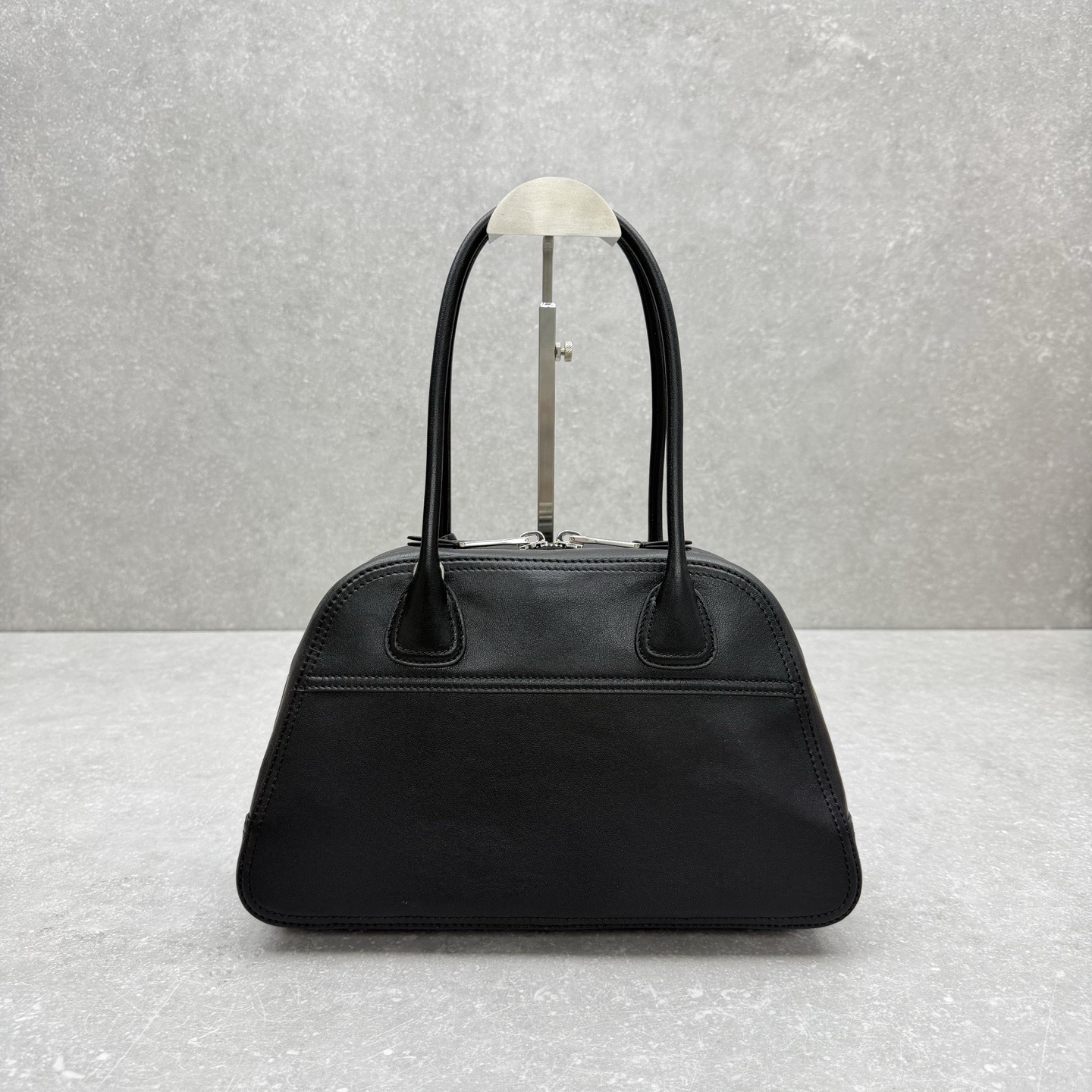 Сумка женская в стиле Miu Miu Vivant из натуральной кожи черного цвета