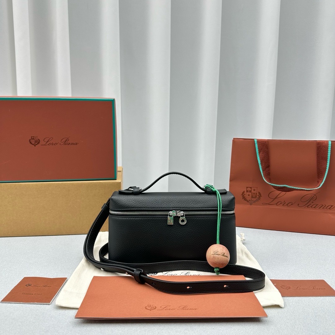 Сумка женская Loro Piana Extra Pocket L19 чёрного цвета