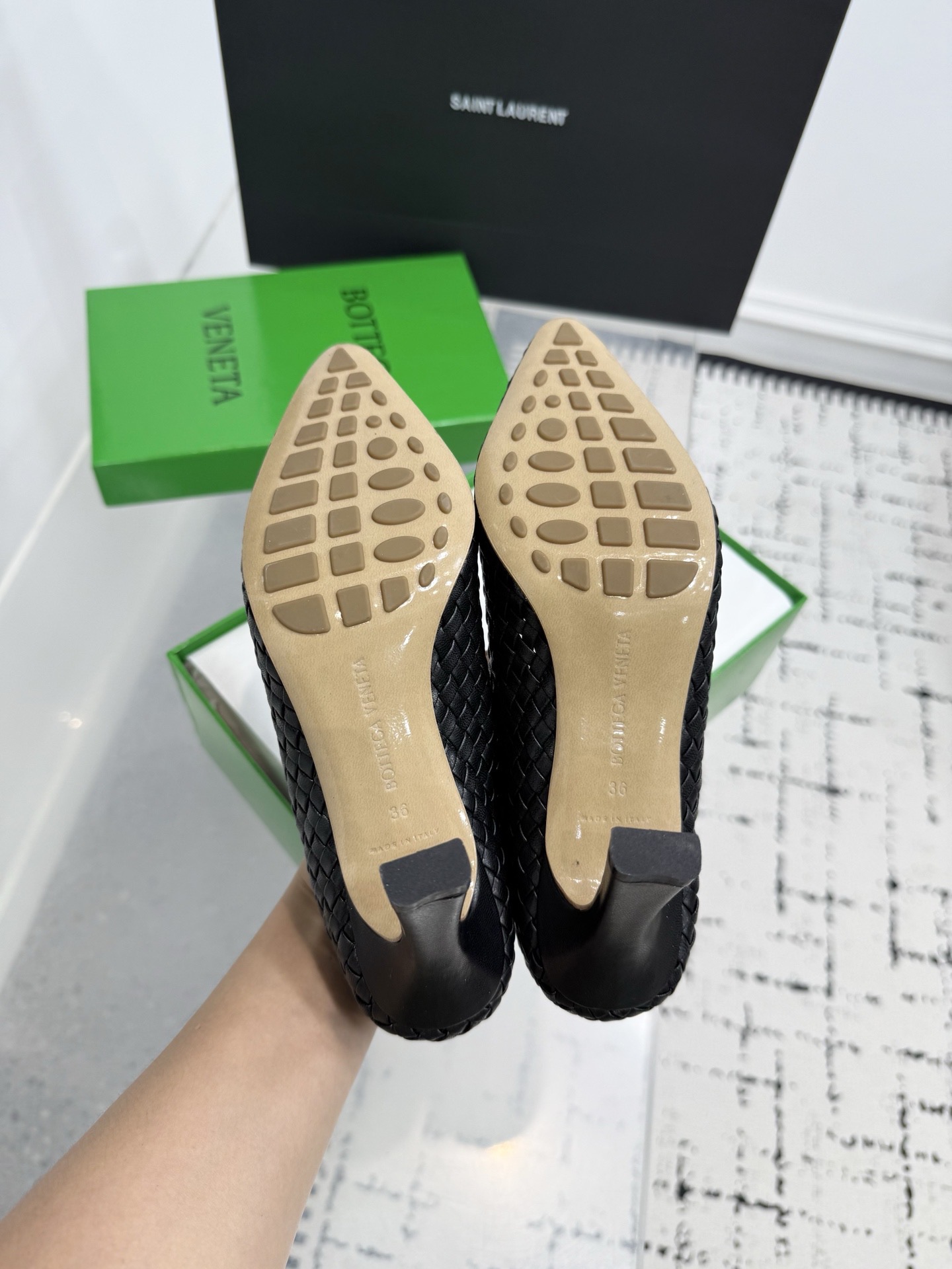 Туфли женские в стиле Bottega Veneta Sofia чёрного цвета