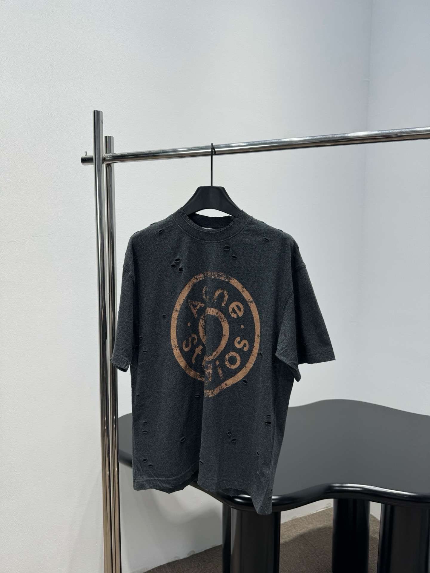 Футболка женская Acne Studios Distressed Logo серо-зелёного цвета