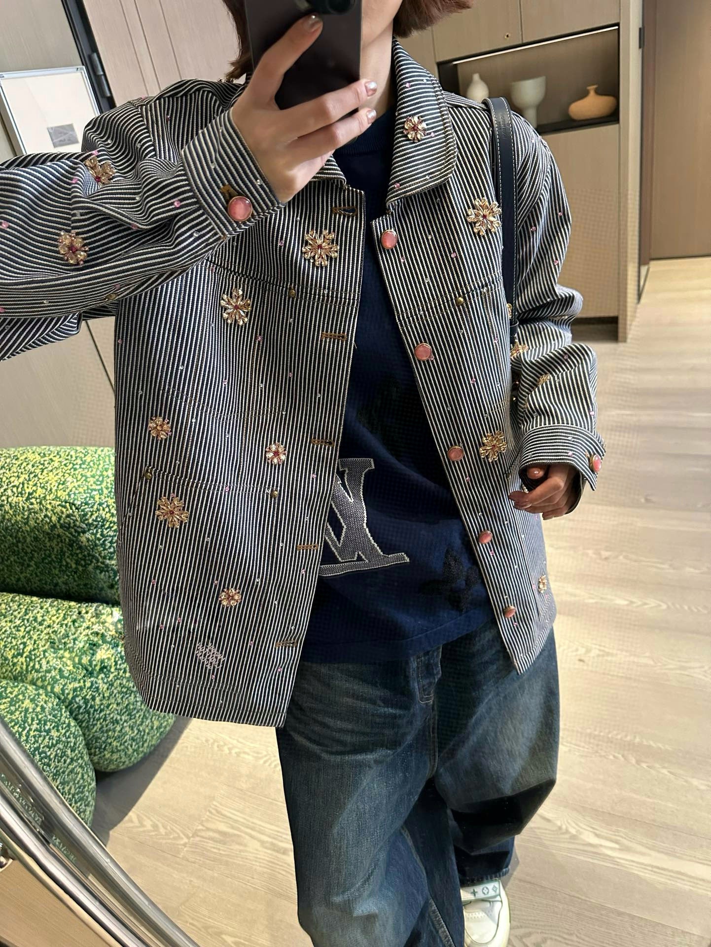 Жакет женский в стиле Loewe из хлопковой ткани серого цвета с полоской и декоративной вышивкой