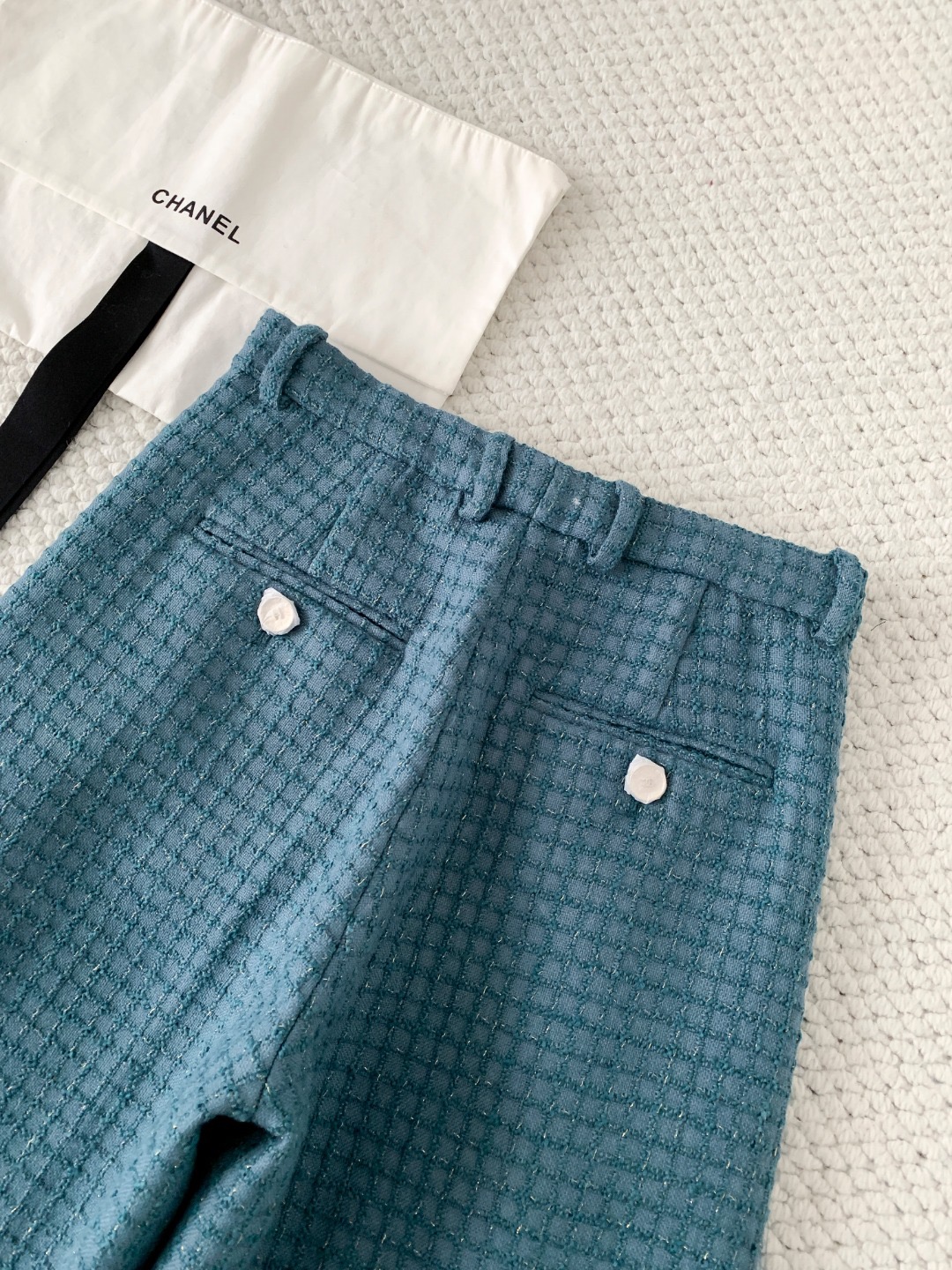 Брюки женские в стиле Chanel из фактурной ткани павлиньего зелёного цвета