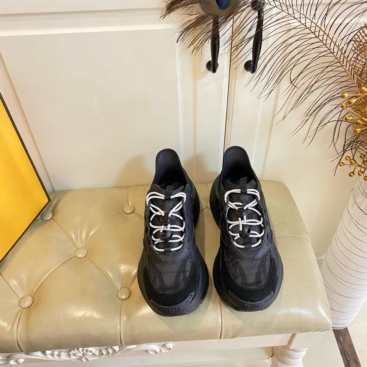 Кроссовки женские в стиле Fendi F-Light чёрного цвета