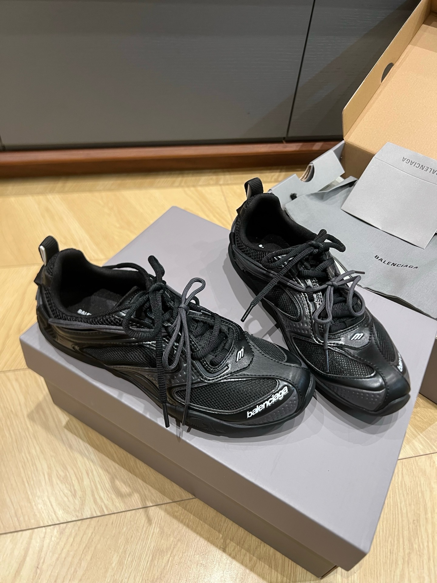 Кроссовки Balenciaga Radar чёрного цвета с серыми вставками
