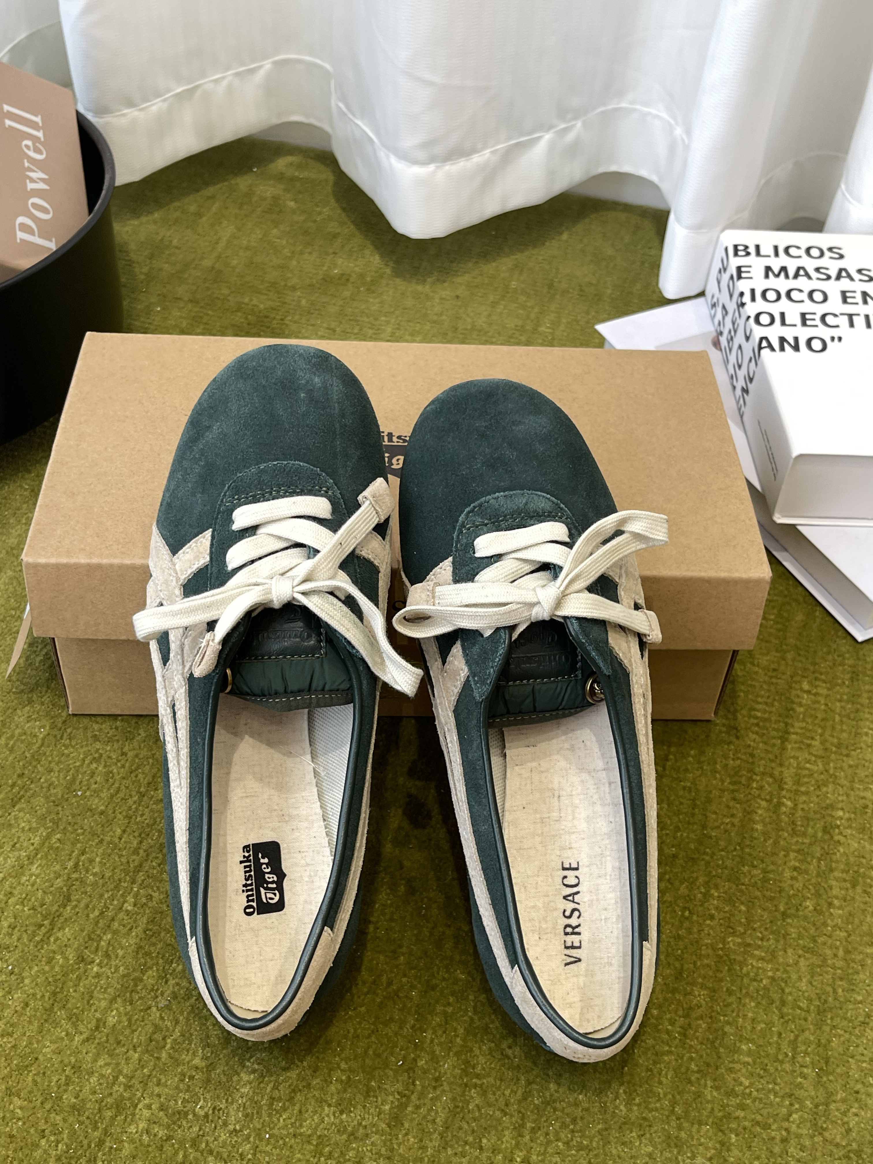 Кроссовки женские Onitsuka Tiger x Versace TAI-CHI Sakura зеленого цвета