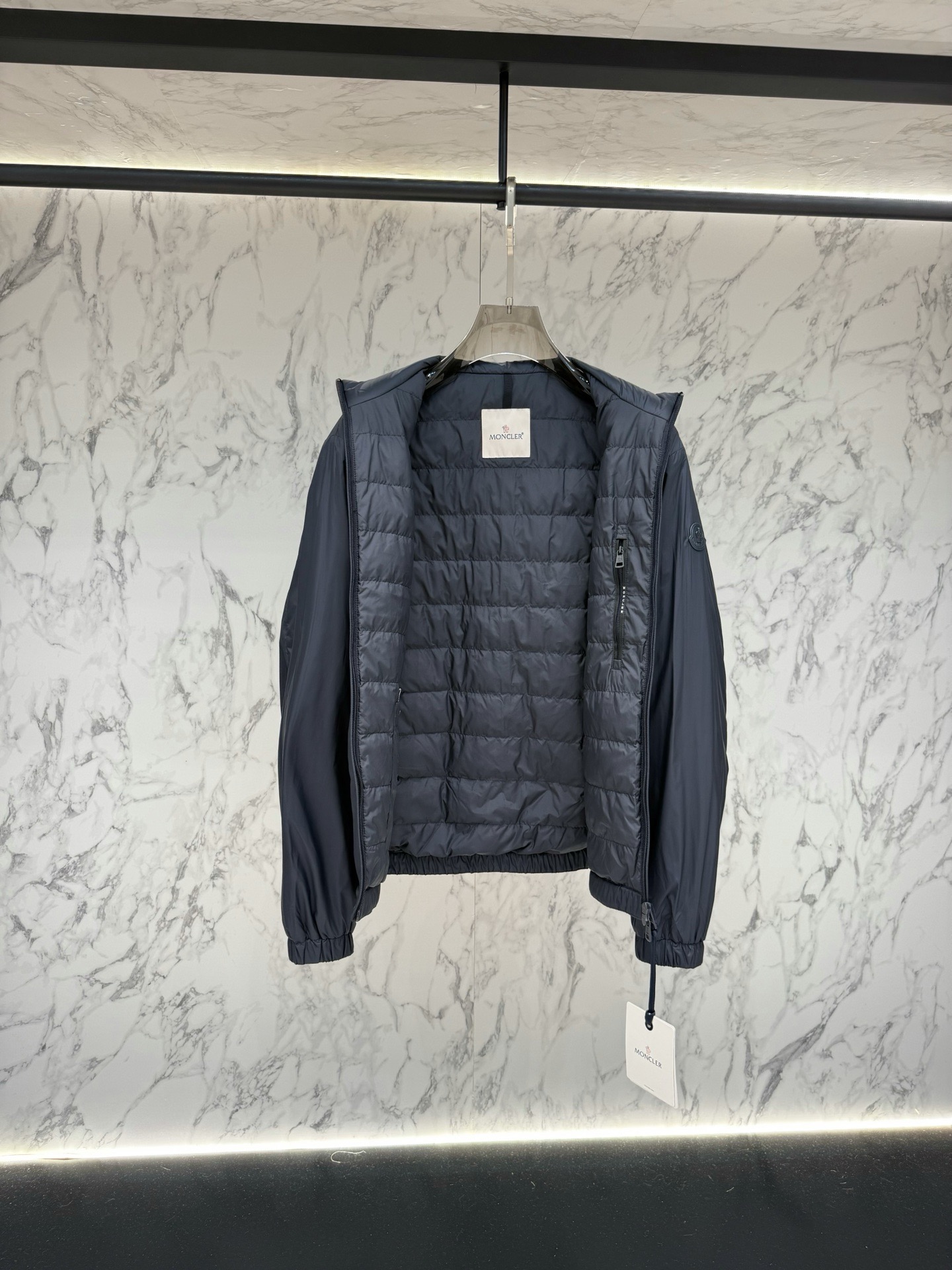 Пуховик мужской Moncler тёмно-синего цвета с натуральным пухом