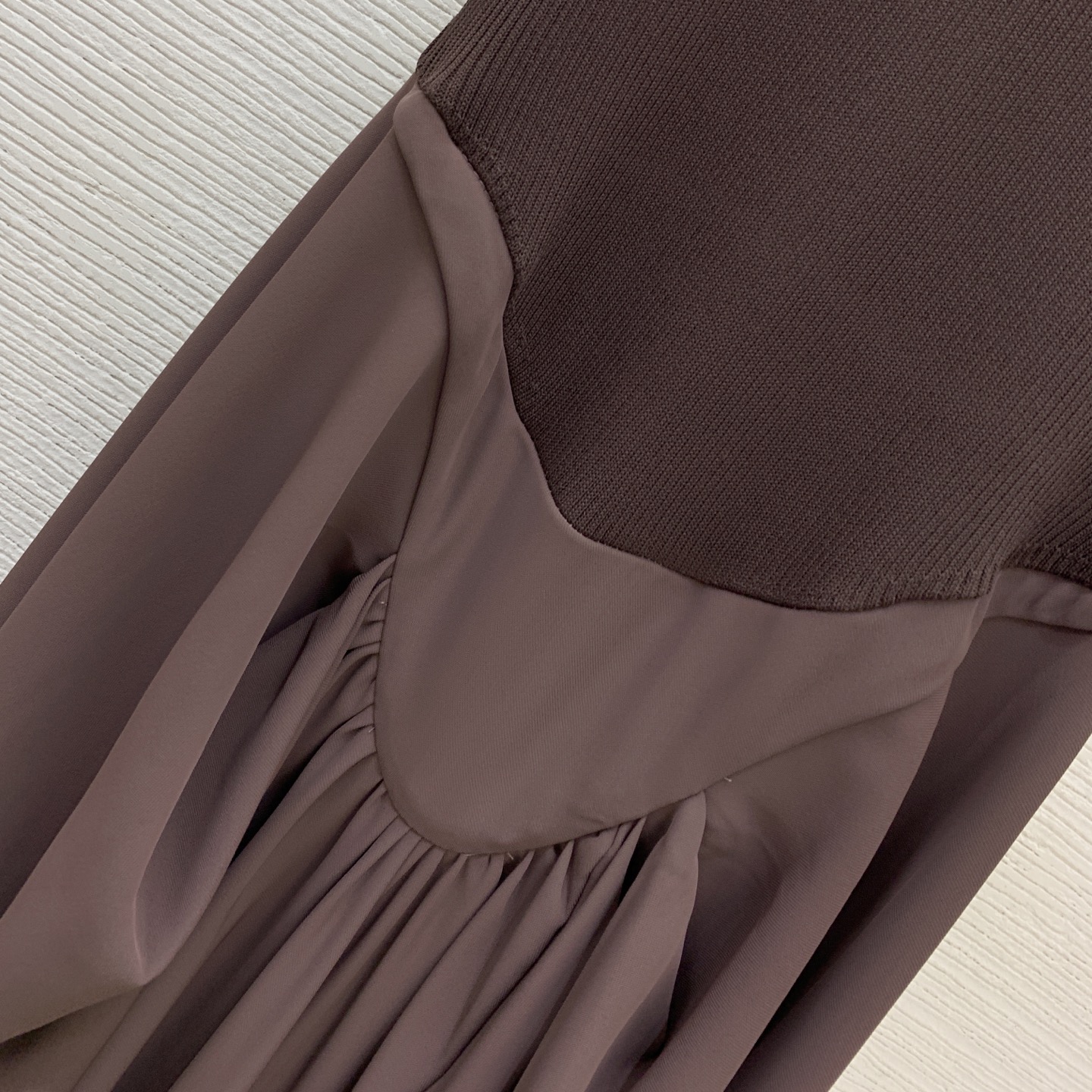 Платье женское в стиле Schiaparelli длинное комбинированное с декоративным элементом