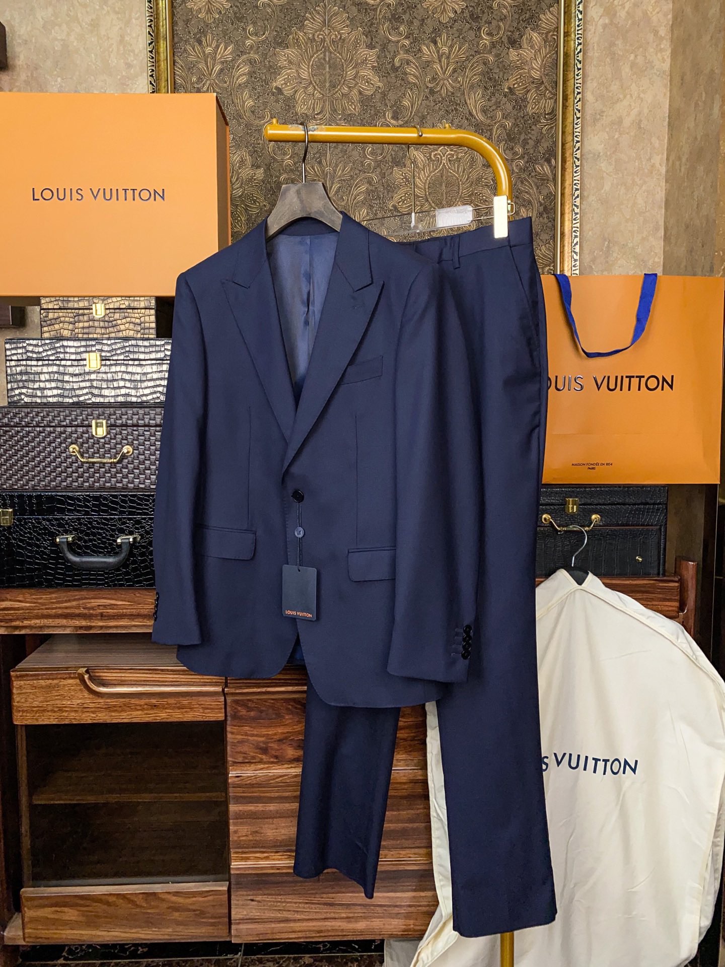 Костюм мужской Louis Vuitton темно-синего цвета (пиджак + брюки)