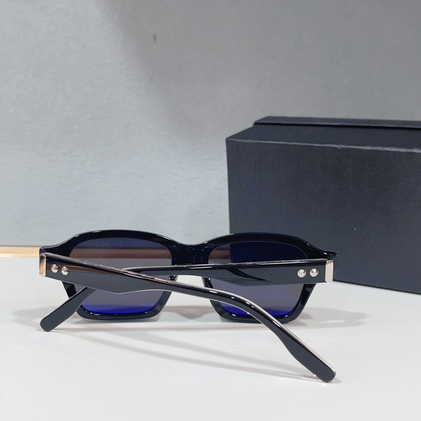 Очки солнцезащитные мужские в стиле John Dalia прямоугольной формы