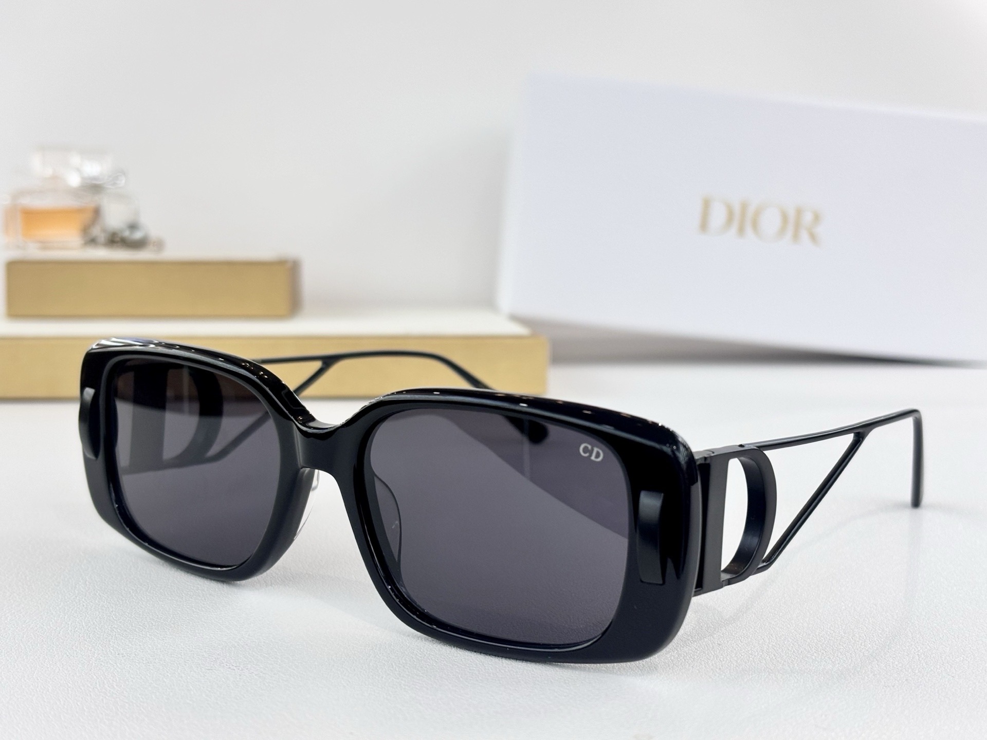 Очки солнцезащитные женские в стиле Dior DSGTA47UCK