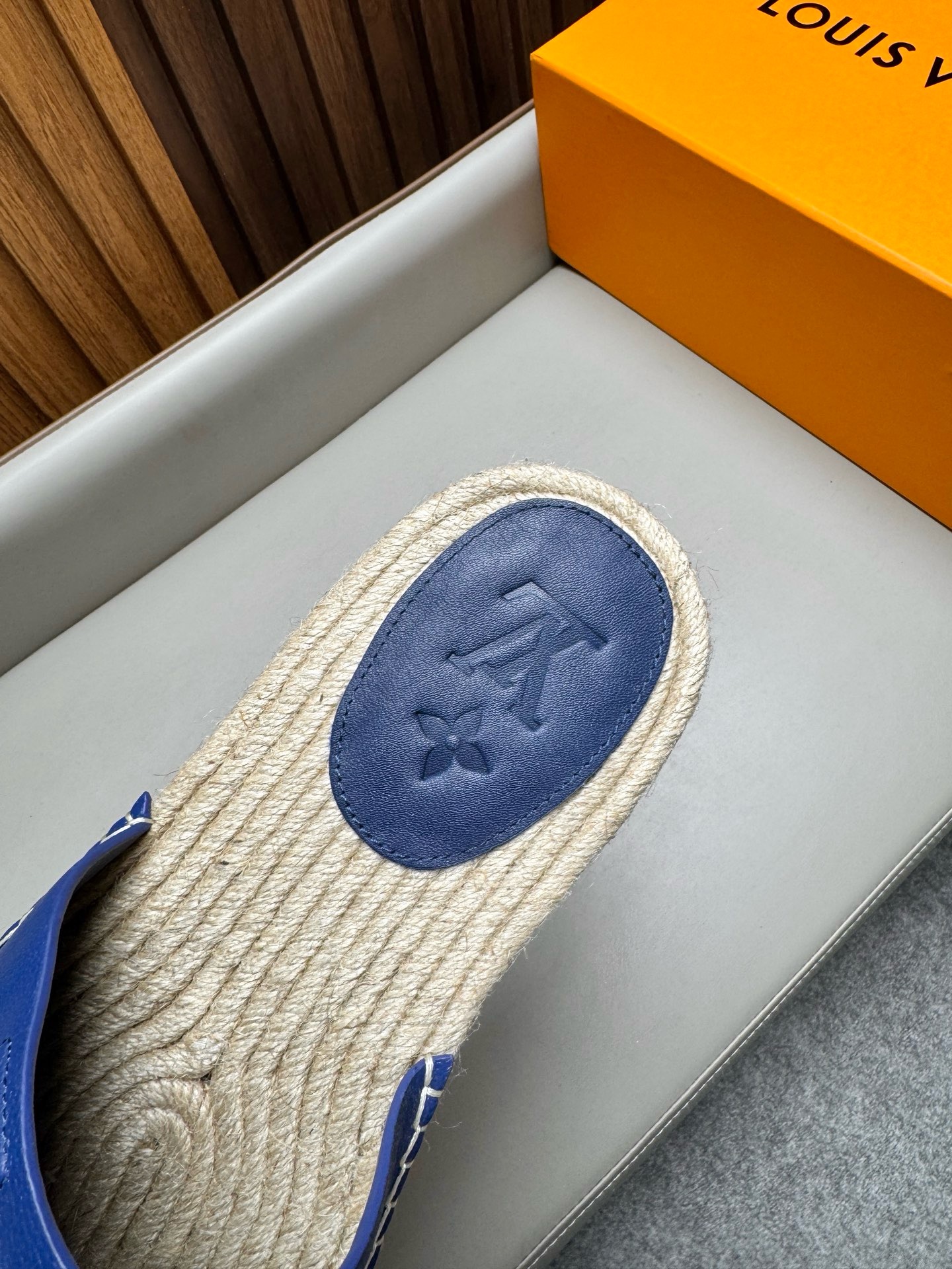 Шлёпанцы мужские в стиле Louis Vuitton синего цвета