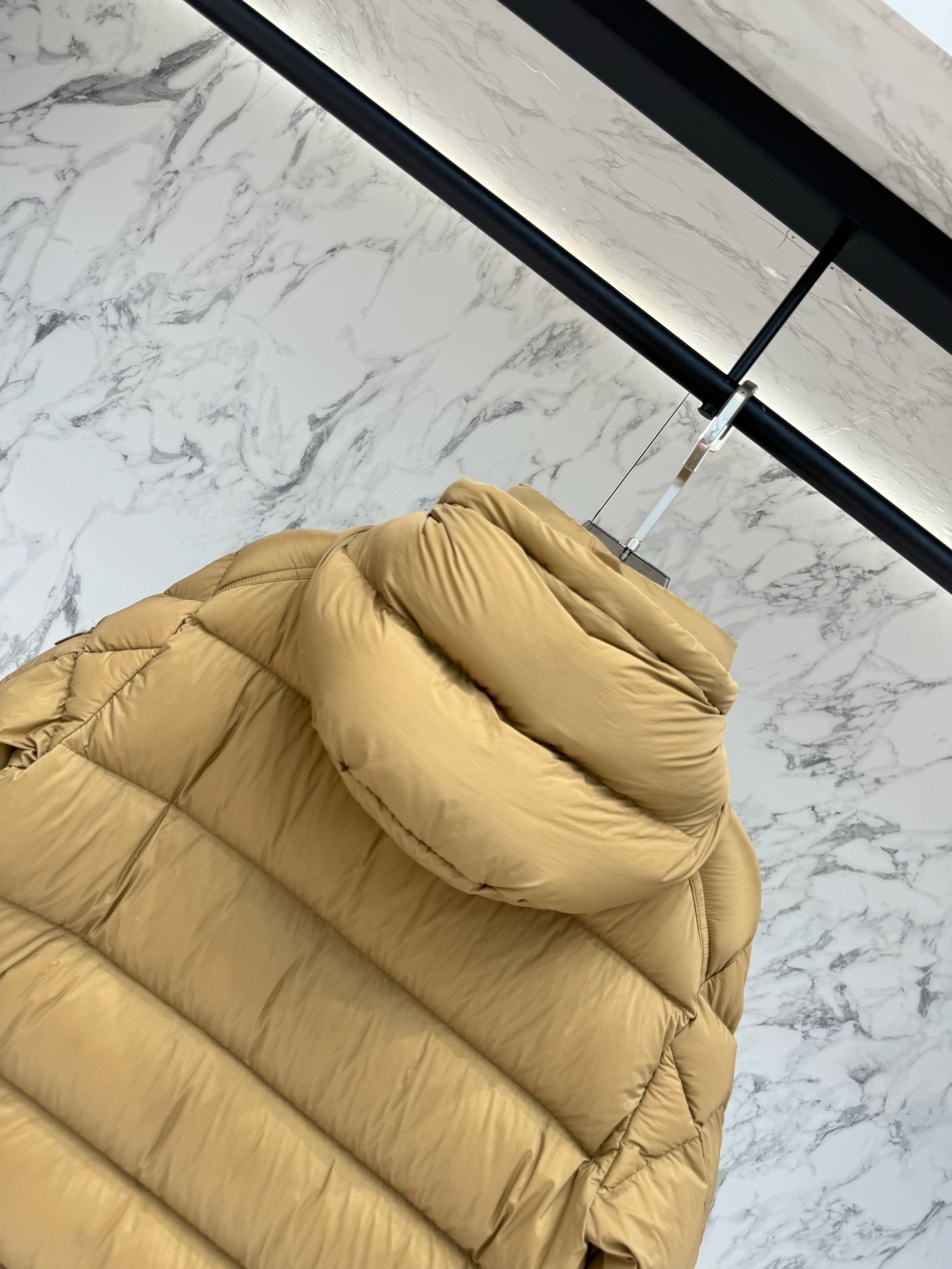 Пуховик мужской Moncler Maya песочно-бежевого цвета с натуральным пухом