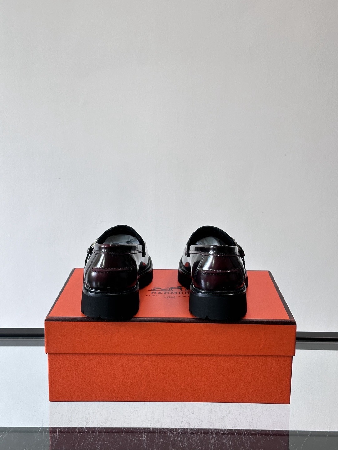 Лоферы мужские в стиле Hermès из натуральной кожи бордового цвета