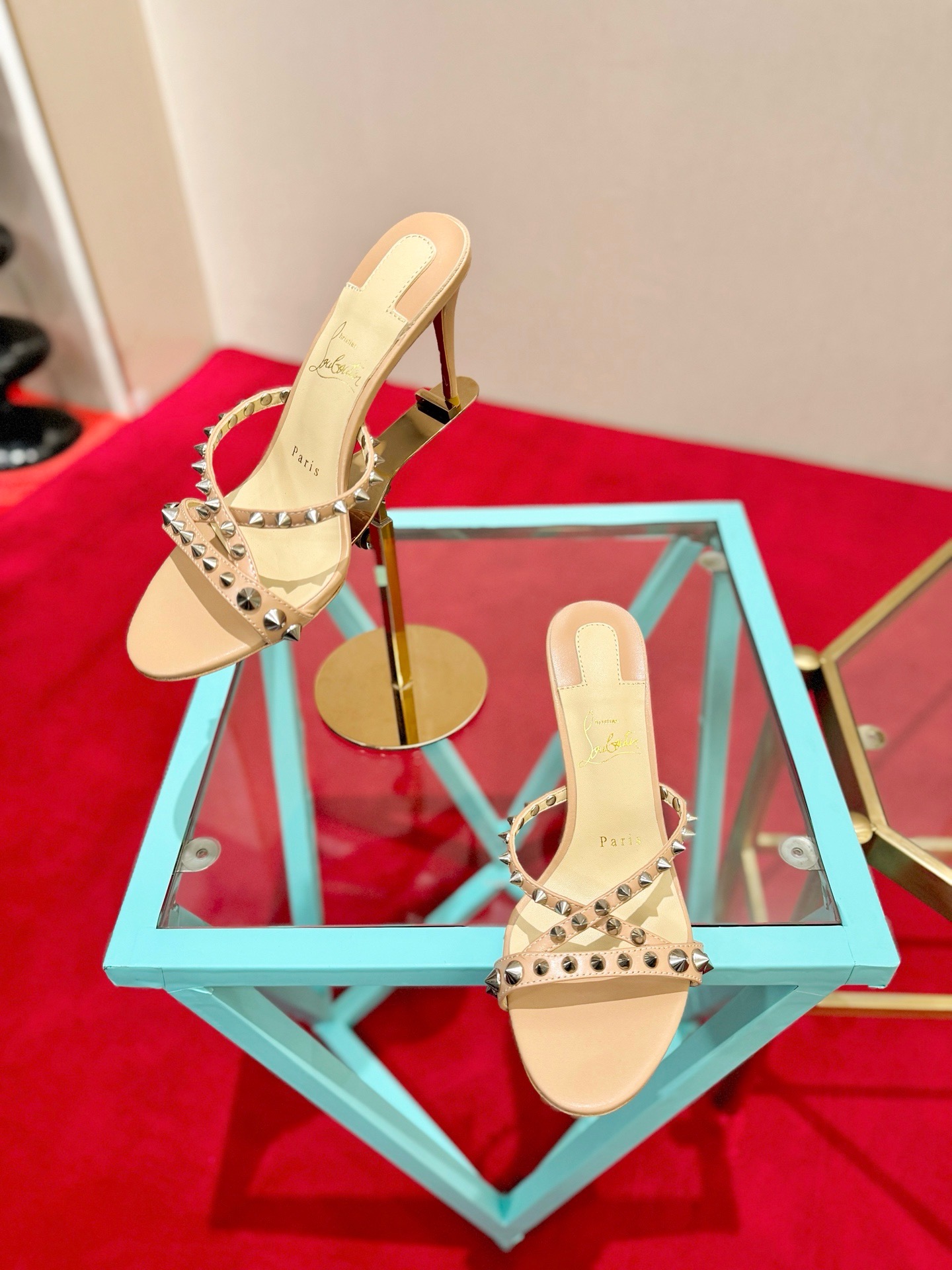 Мюли женские в стиле Christian Louboutin So Kate бежевого цвета