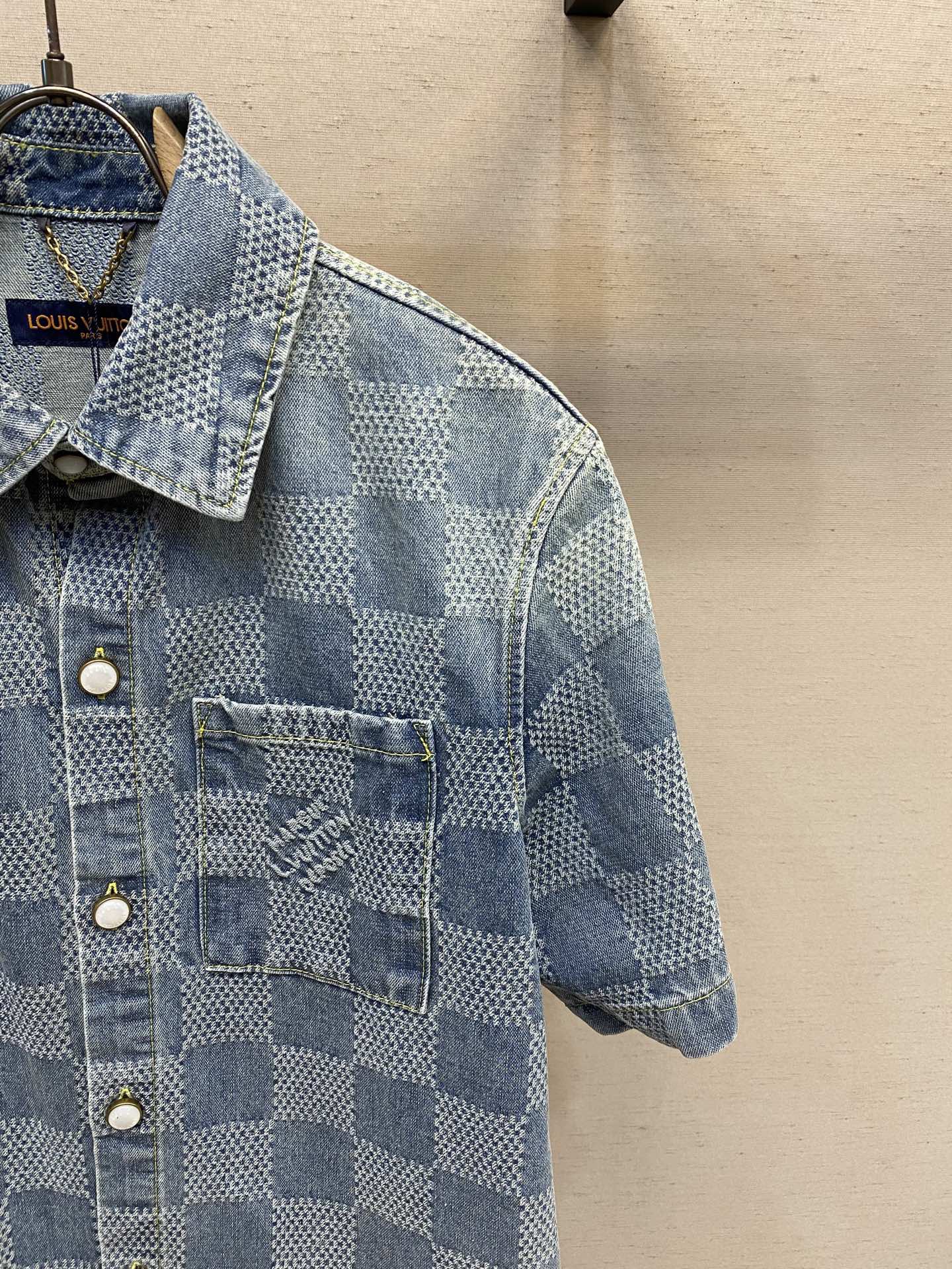 Рубашка мужская в стиле Louis Vuitton с шахматным узором синего цвета