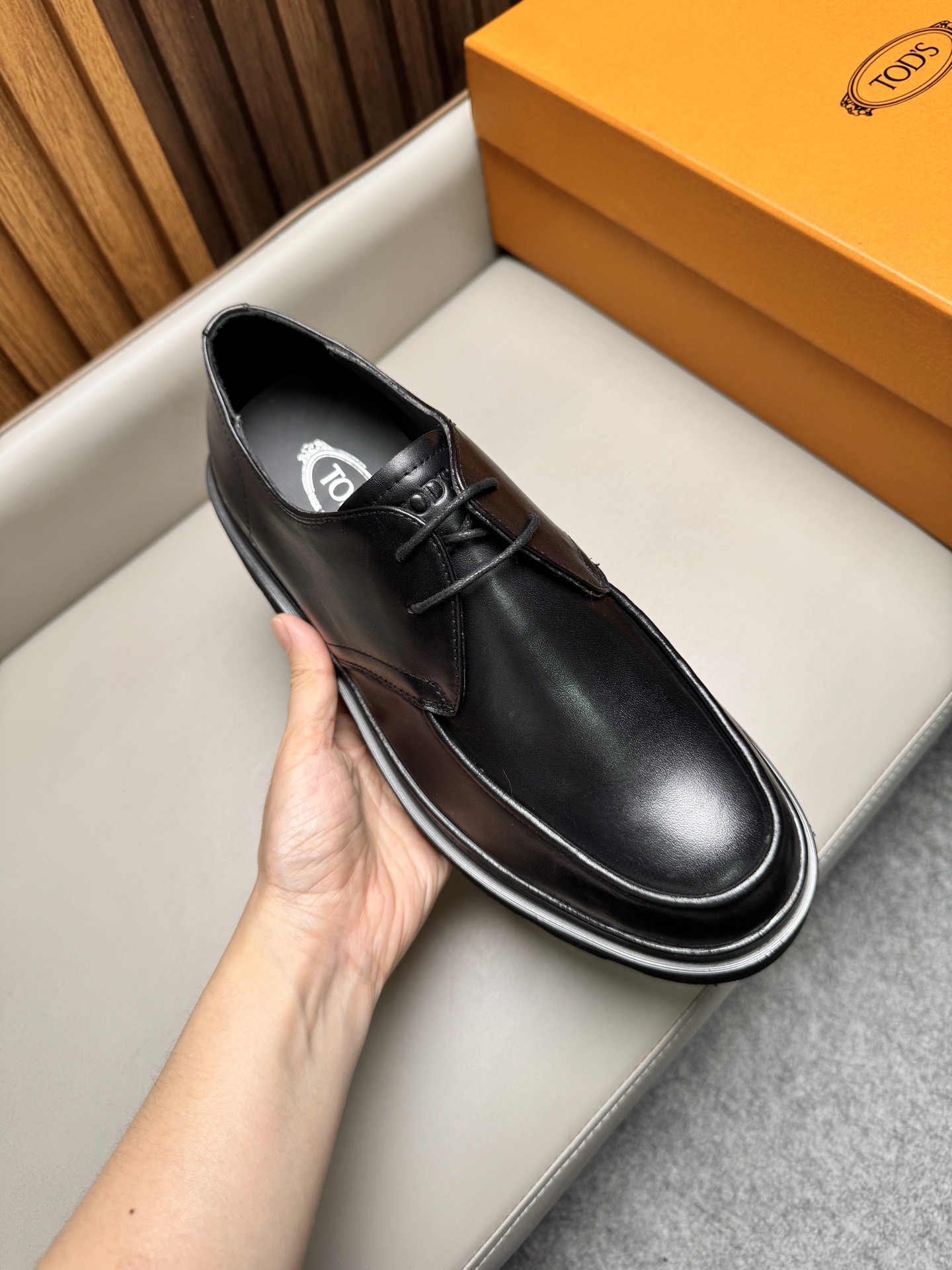 Туфли мужские в стиле Tod’s черного цвета на массивной подошве