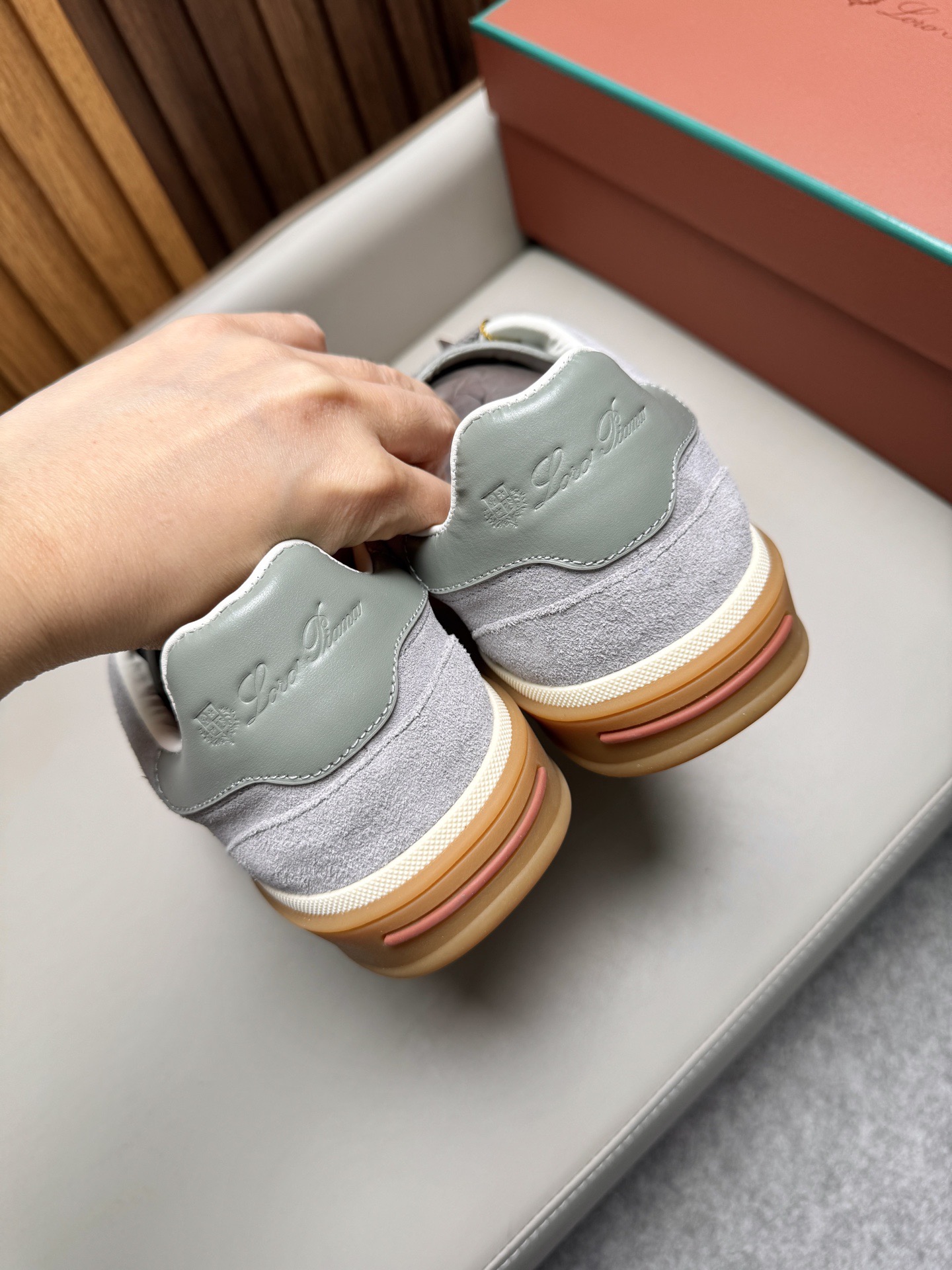 Кроссовки мужские в стиле Loro Piana светло-серого цвета