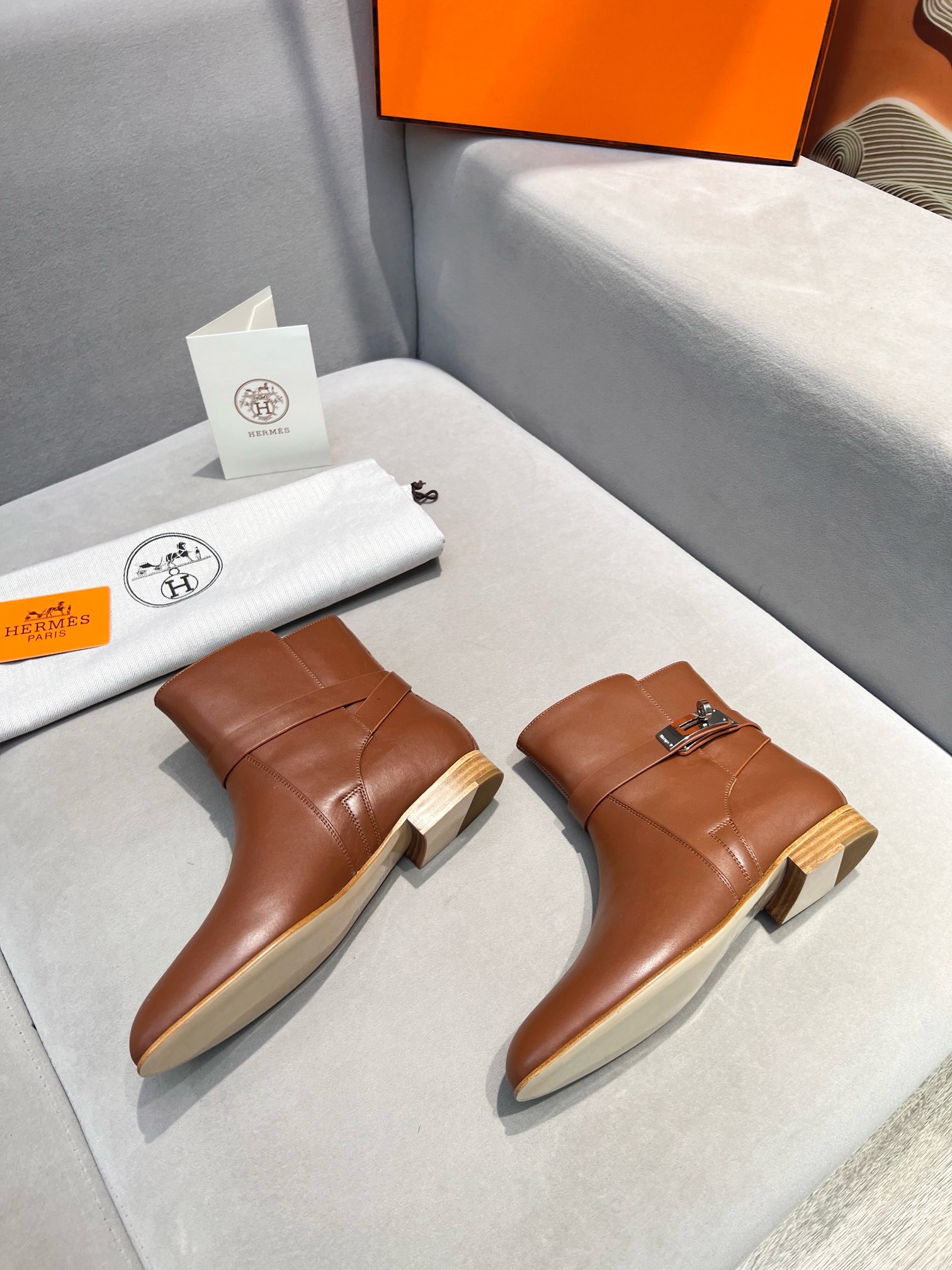 Ботильоны женские Hermès Kelsy коричневого цвета
