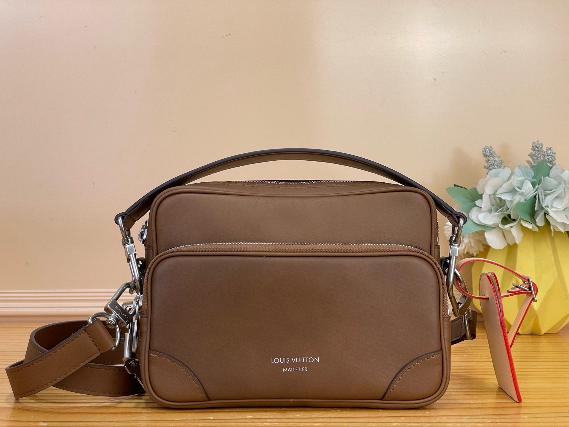 Сумка мужская Louis Vuitton Nil  коричневого цвета