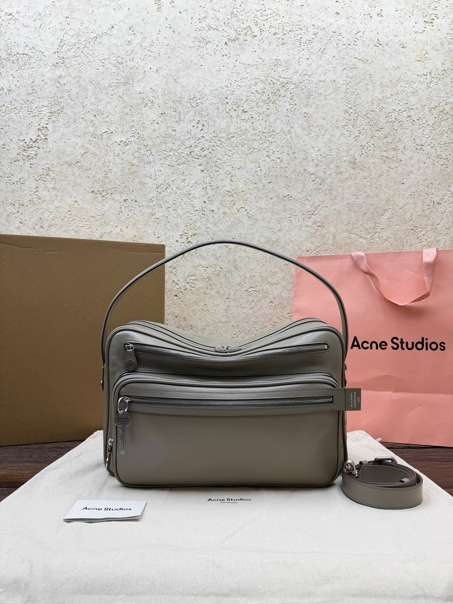 Сумка женская Acne Studios Camera Bag серого цвета