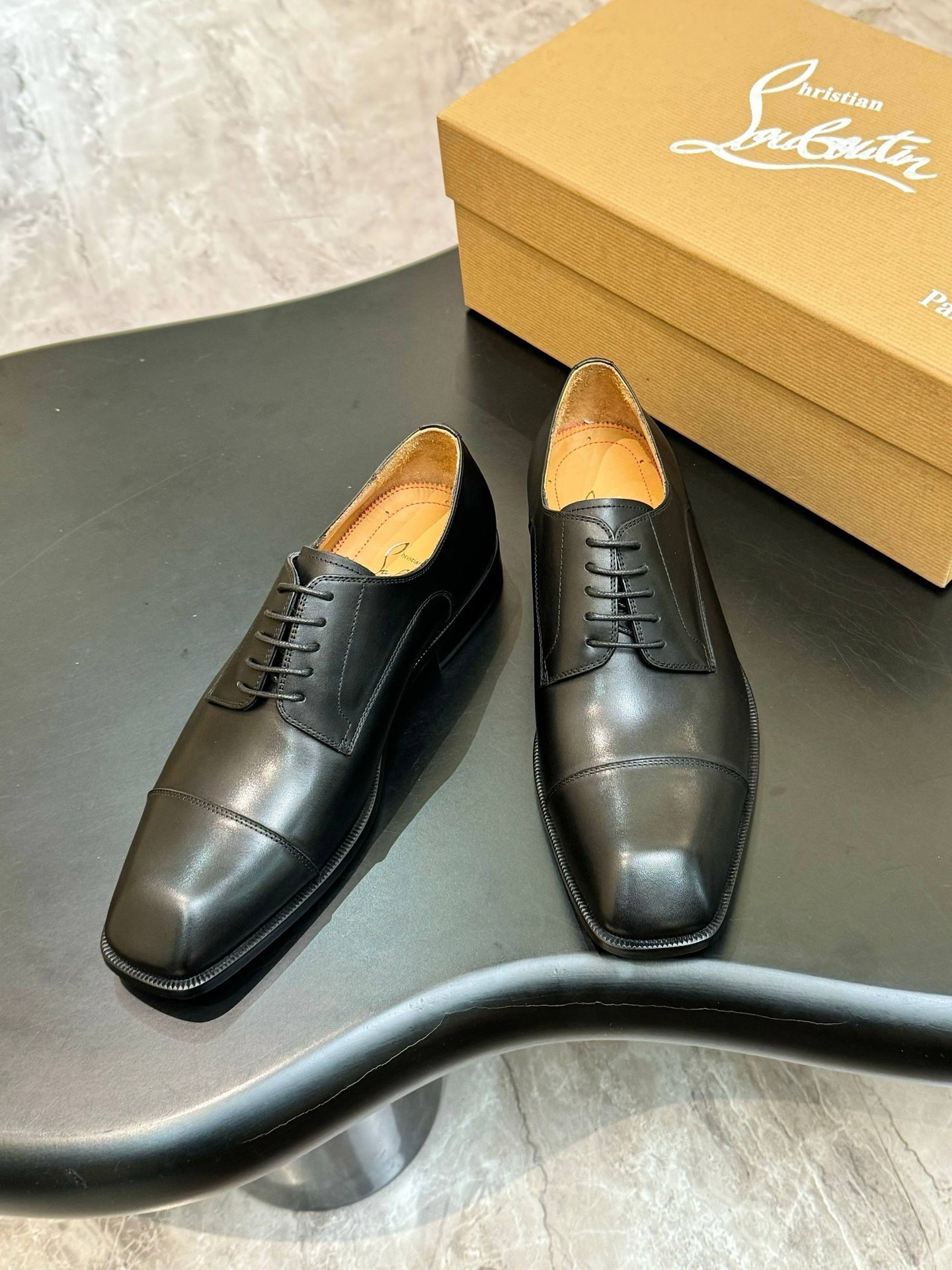 Туфли-оксфорды мужские Christian Louboutin Greggory чёрного цвета