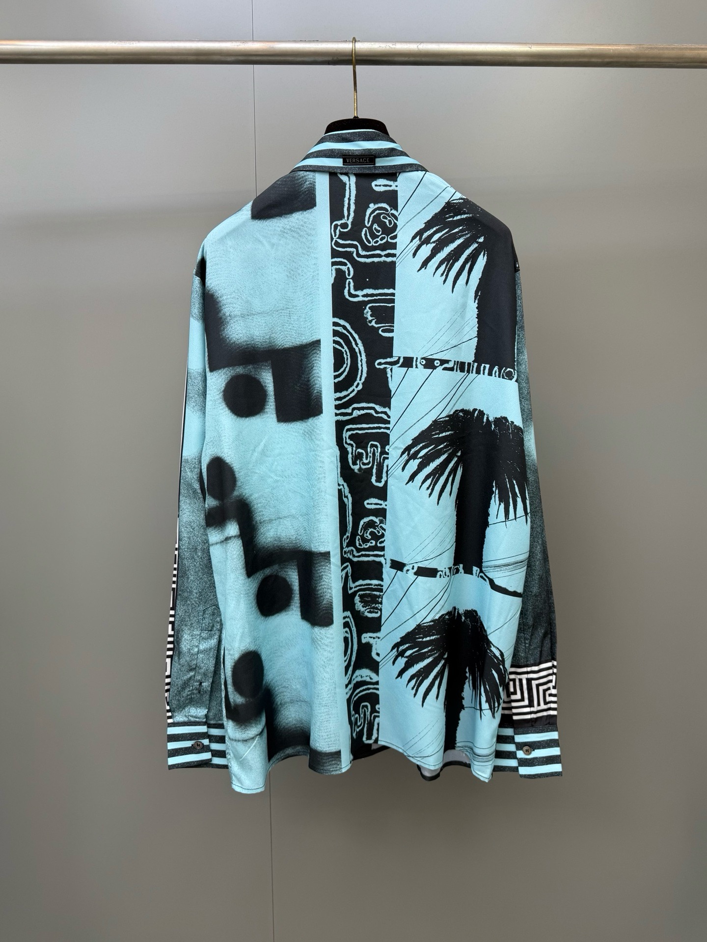 Рубашка мужская Versace бирюзового цвета с принтом Sunset Palms