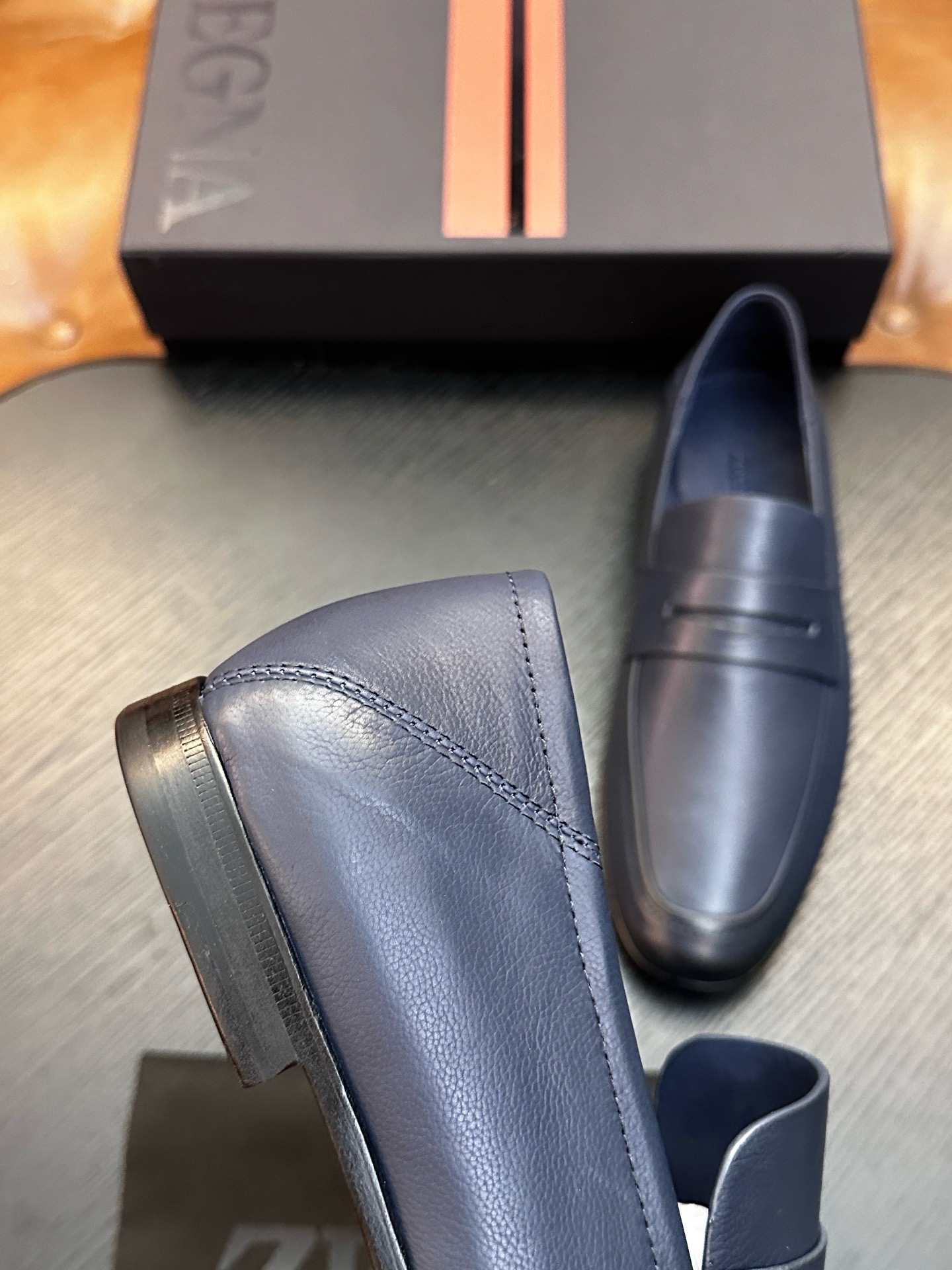 Лоферы мужские в стиле Zegna из натуральной кожи синего цвета