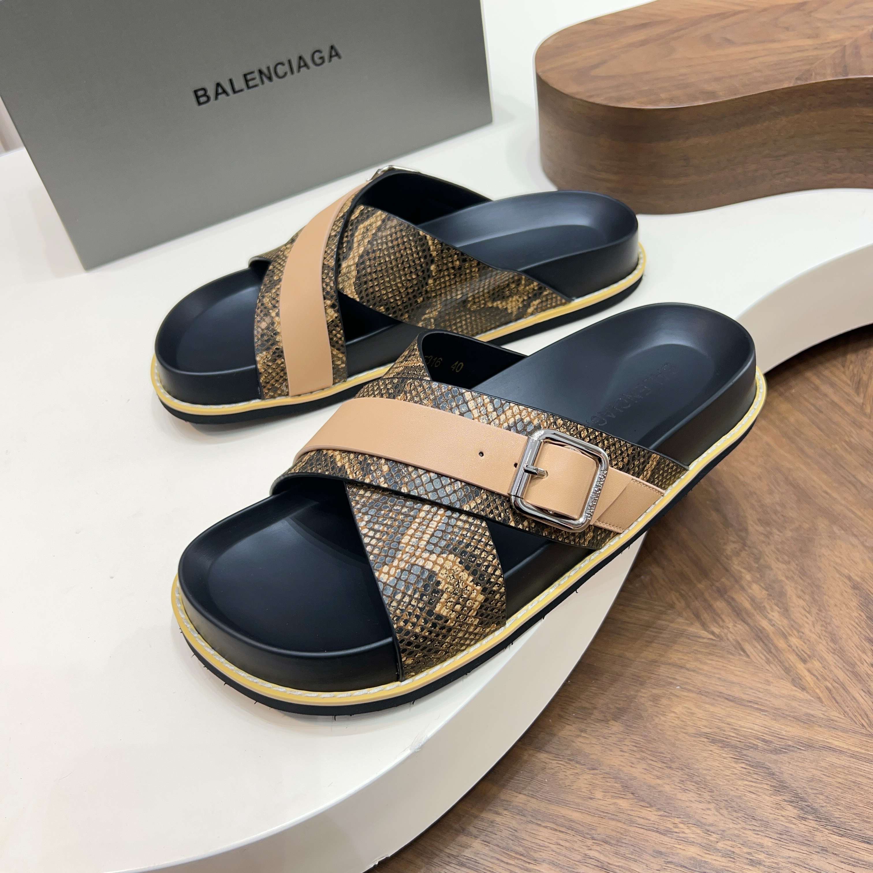 Сандалии мужские в стиле Balenciaga коричневого и черного цвета