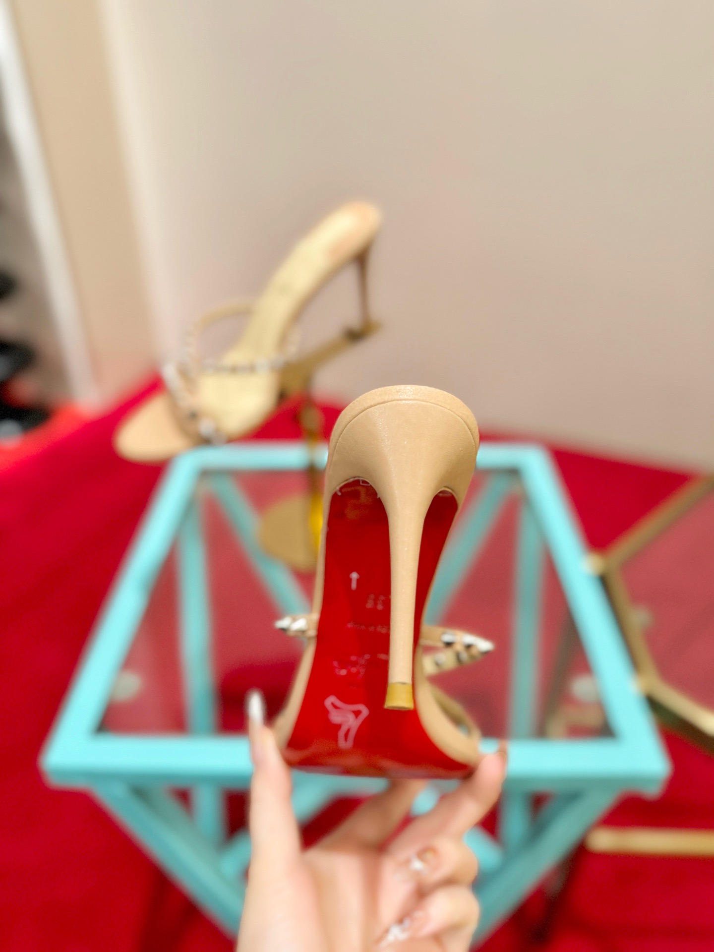 Мюли женские в стиле Christian Louboutin So Kate бежевого цвета