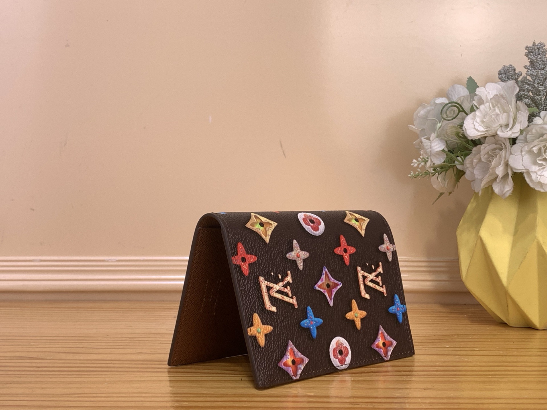 Обложка унисекс для паспорта в стиле Louis Vuitton Monogram Donuts коричневого цвета