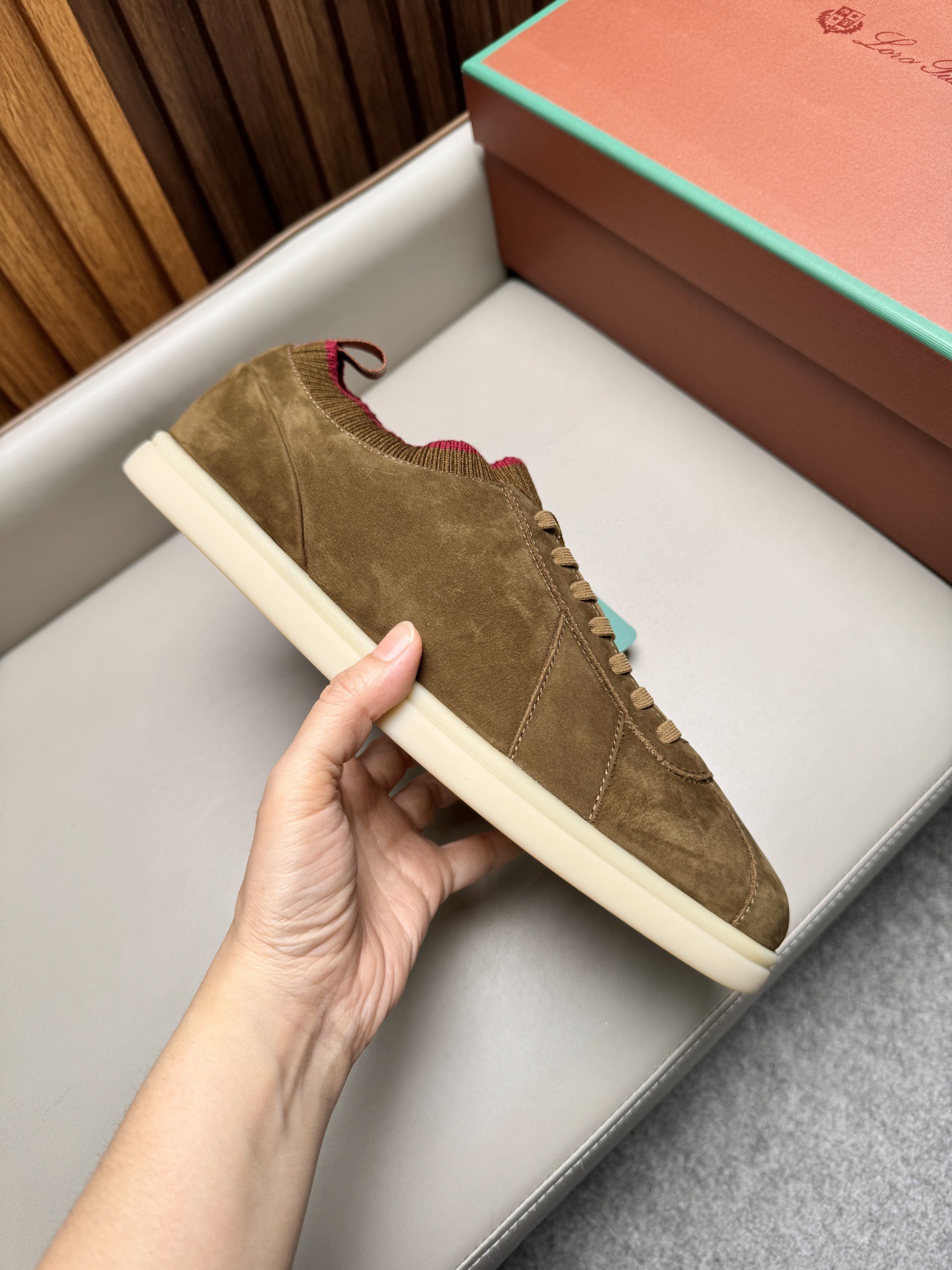 Кроссовки мужские в стиле Loro Piana Soho Walk светло-коричневого цвета