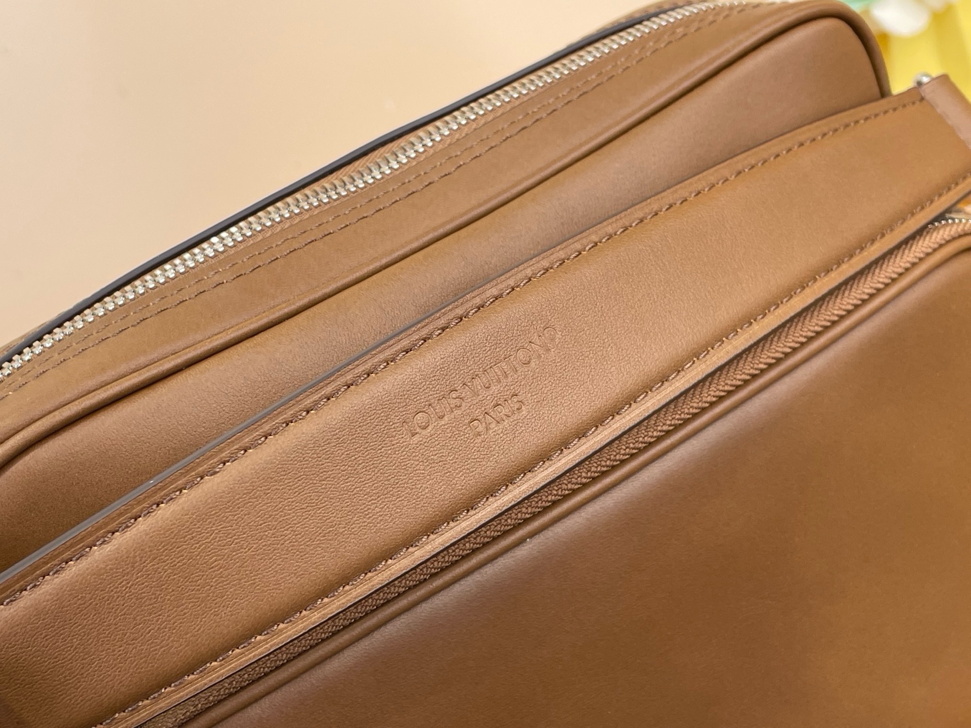 Сумка мужская Louis Vuitton Nil  коричневого цвета
