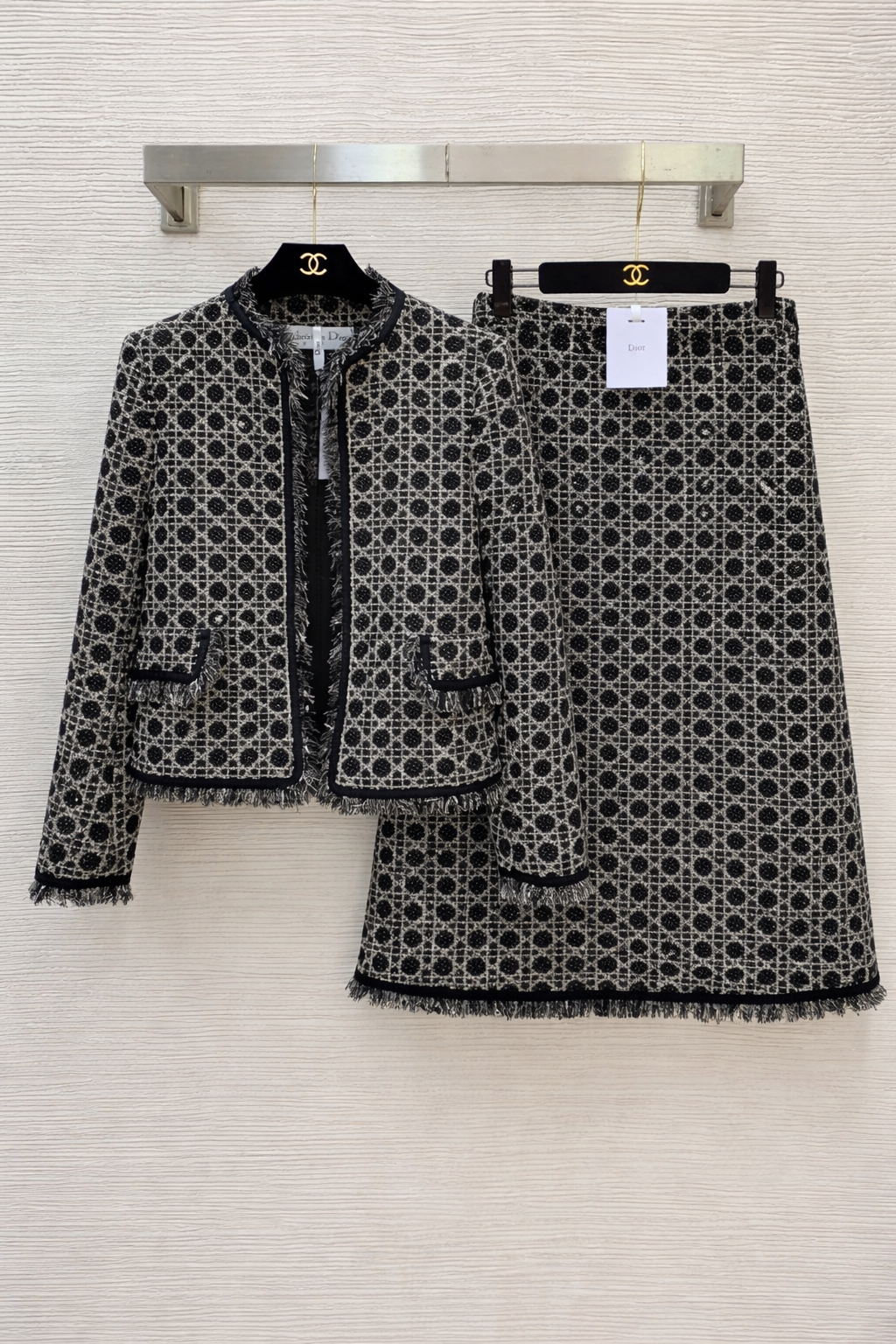 Костюм женский в стиле Dior чёрного цвета с бахромой