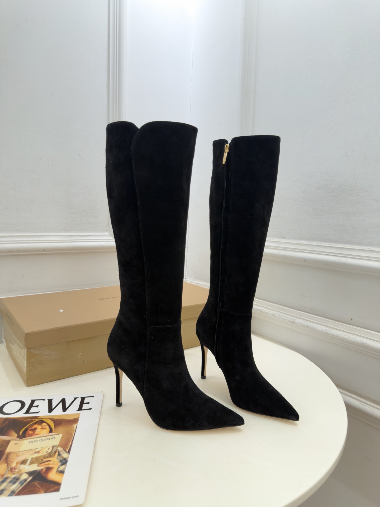 Сапоги женские Gianvito Rossi из натуральной замши черного цвета