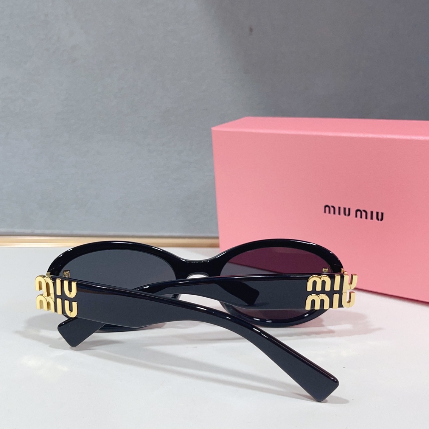 Очки солнцезащитные женские в стиле Miu Miu овальной формы