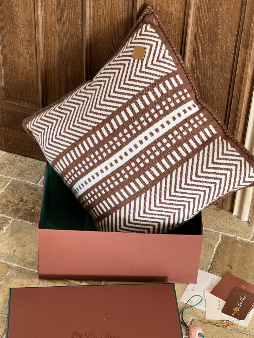 Подушка декоративная в стиле Loro Piana с геометрическим жаккардовым узором