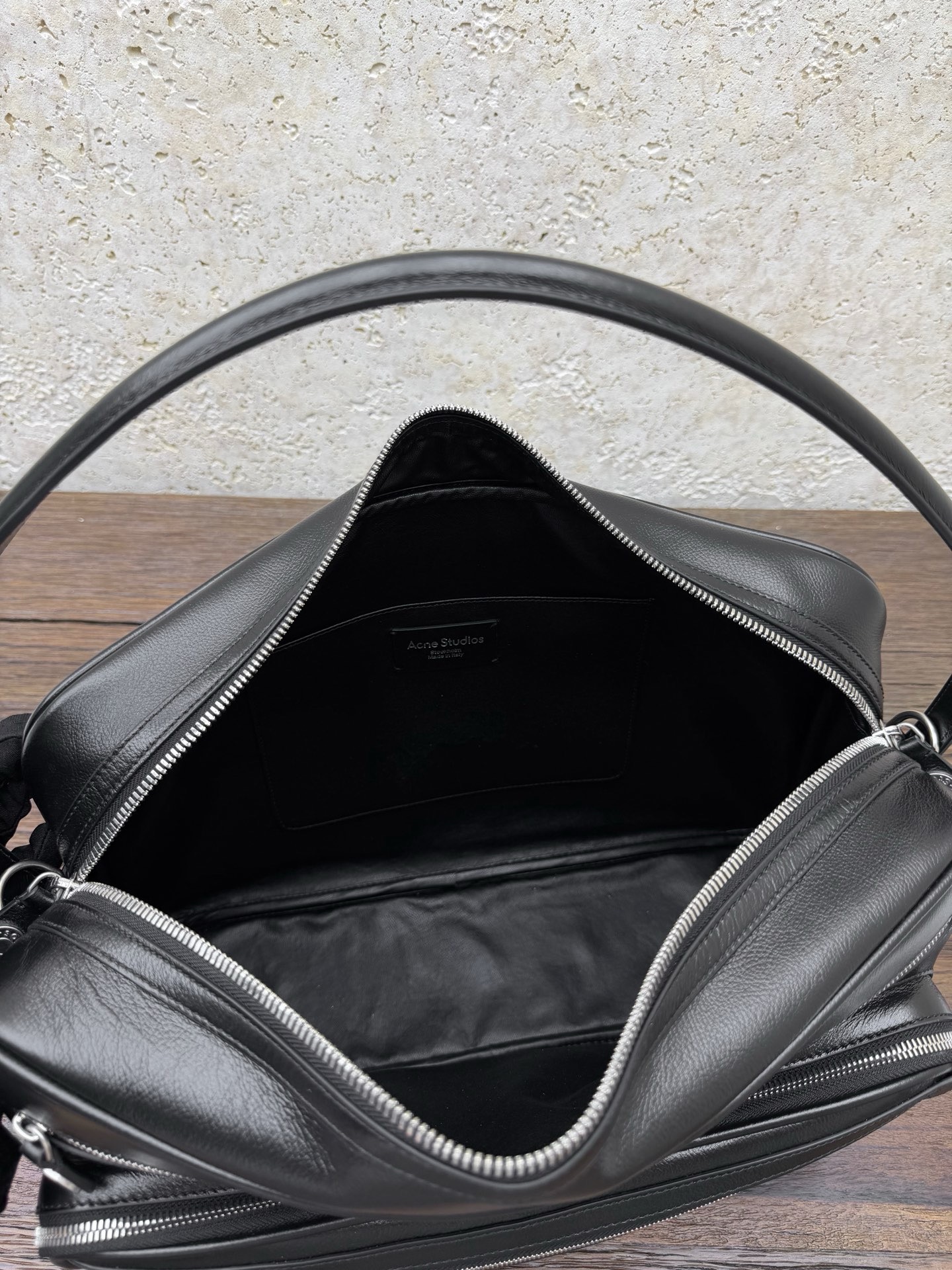 Сумка женская Acne Studios Camera Bag чёрного цвета