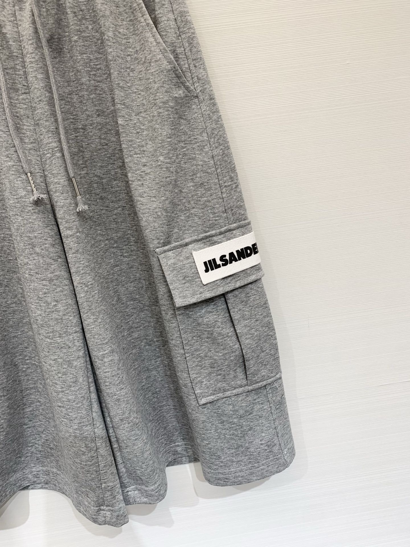 Шорты женские в стиле Jil Sander серого цвета с накладными карманами
